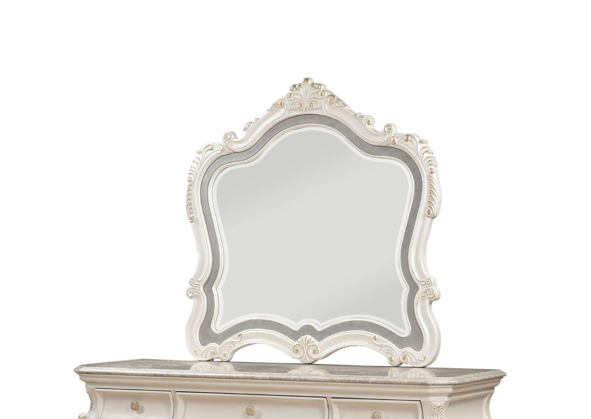 Chantelle Mirror image 1