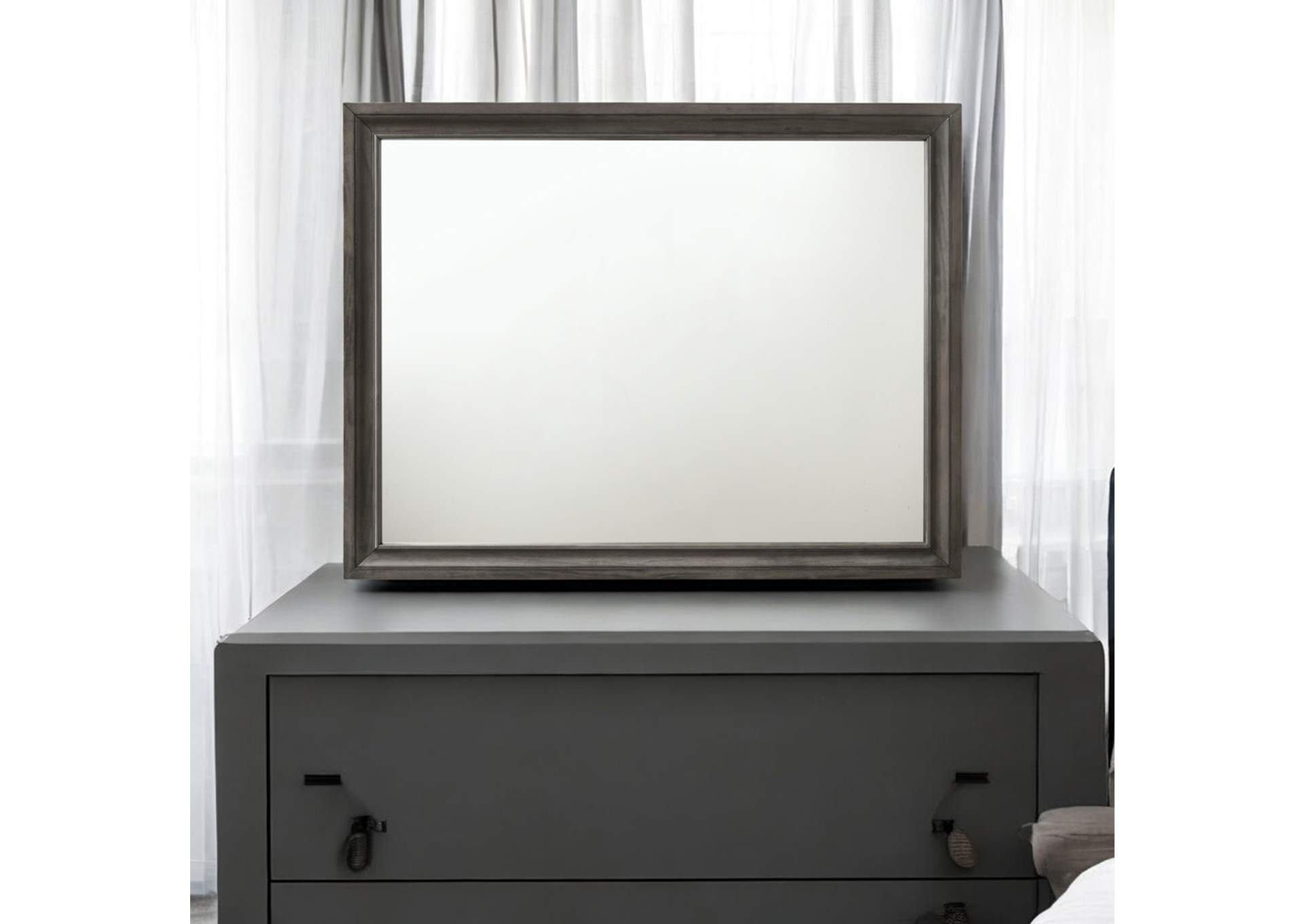 Naima Mirror image 4