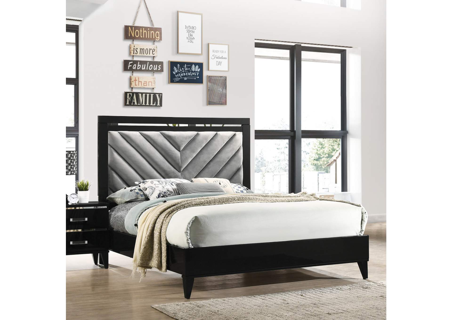 Chelsie Queen Bed image 1