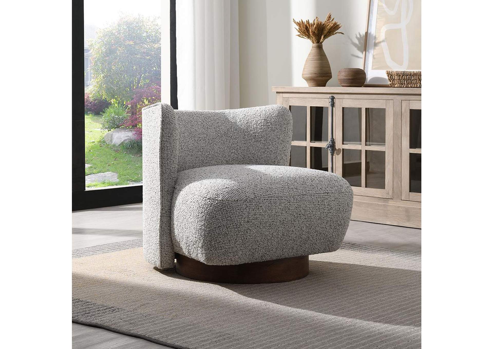 Lisa Accent Chair image 1