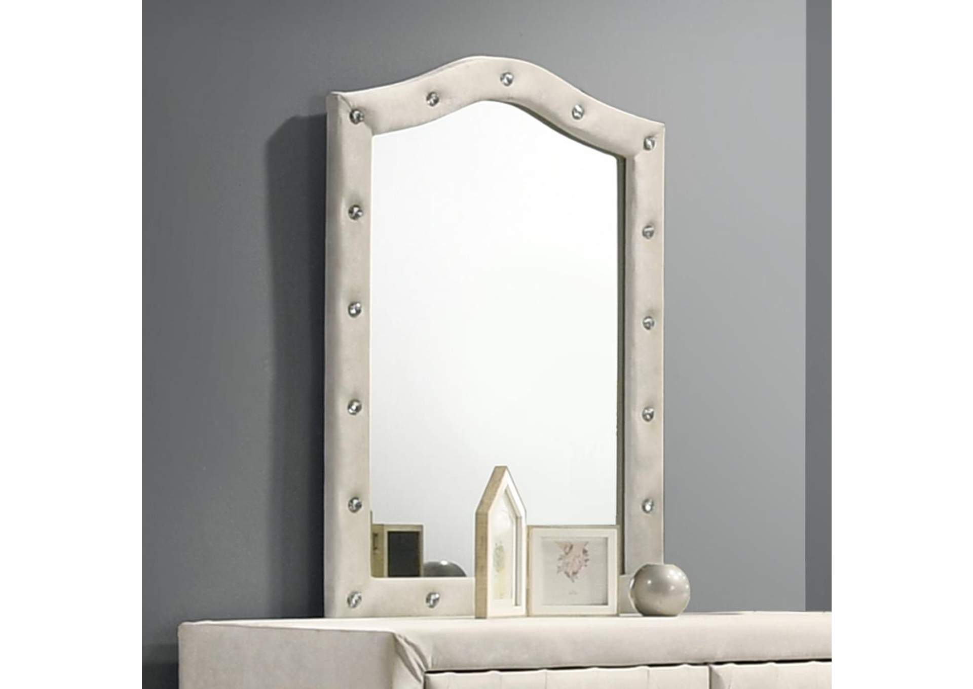 Reggie Mirror image 1