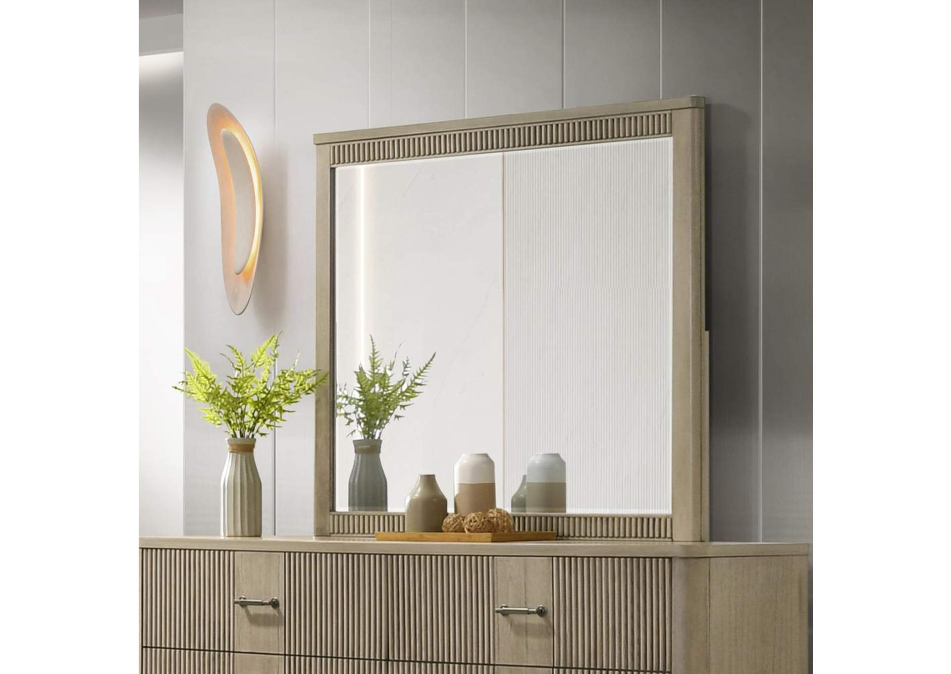 Lakkari Mirror image 1