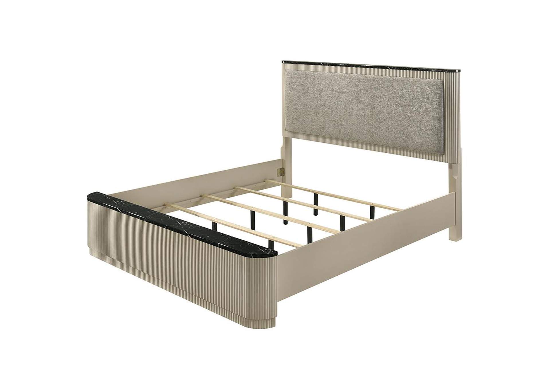 Travonte Queen Bed image 4