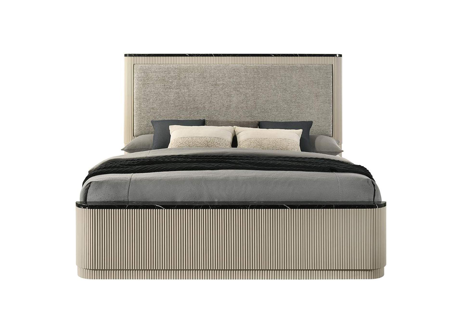 Travonte Queen Bed image 5