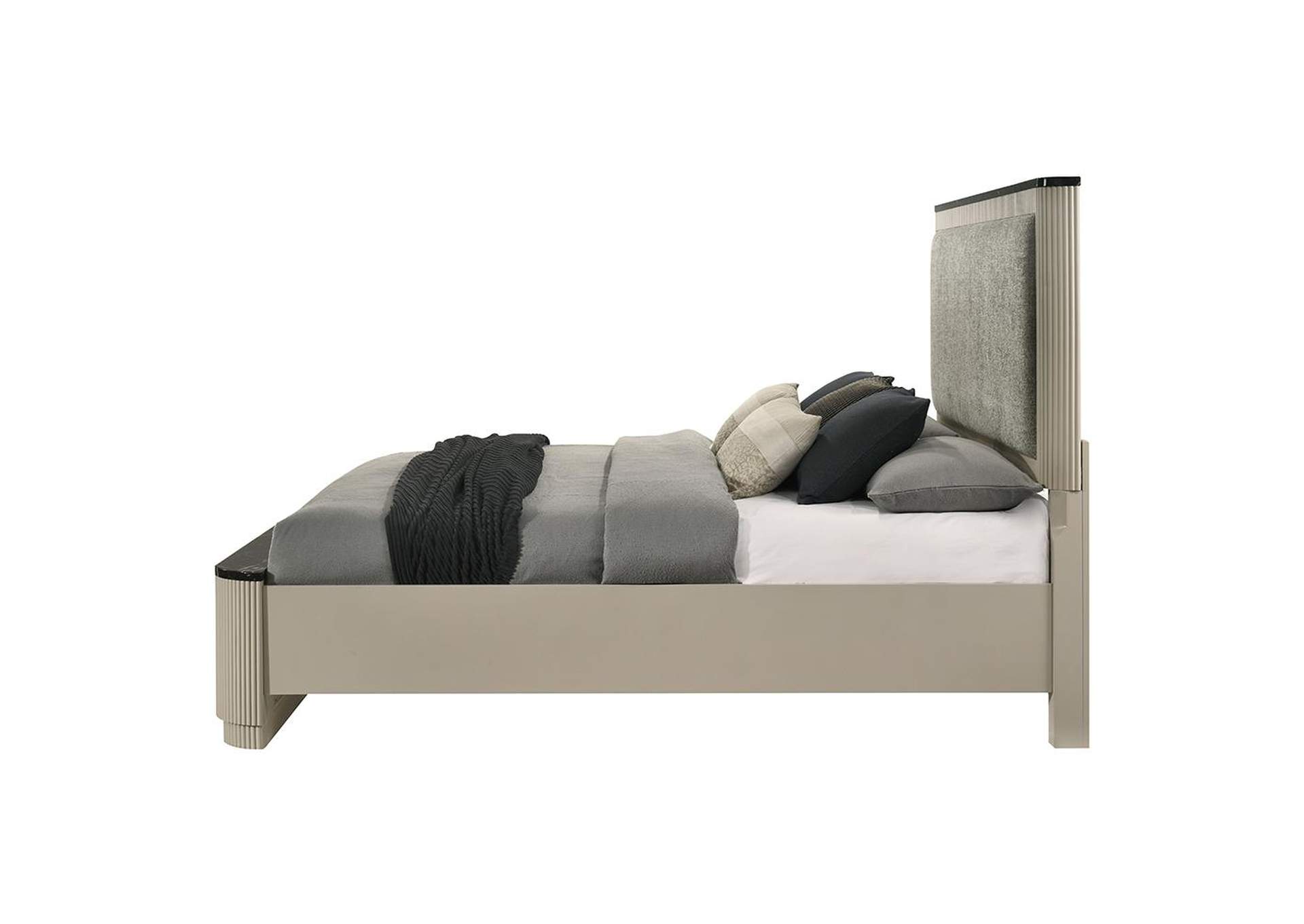 Travonte Queen Bed image 6