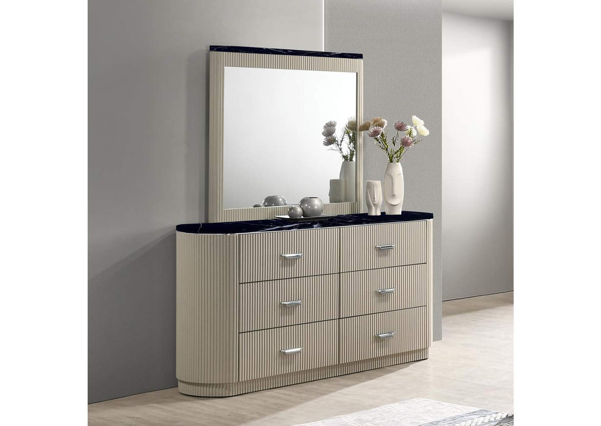 Travonte Mirror image 5