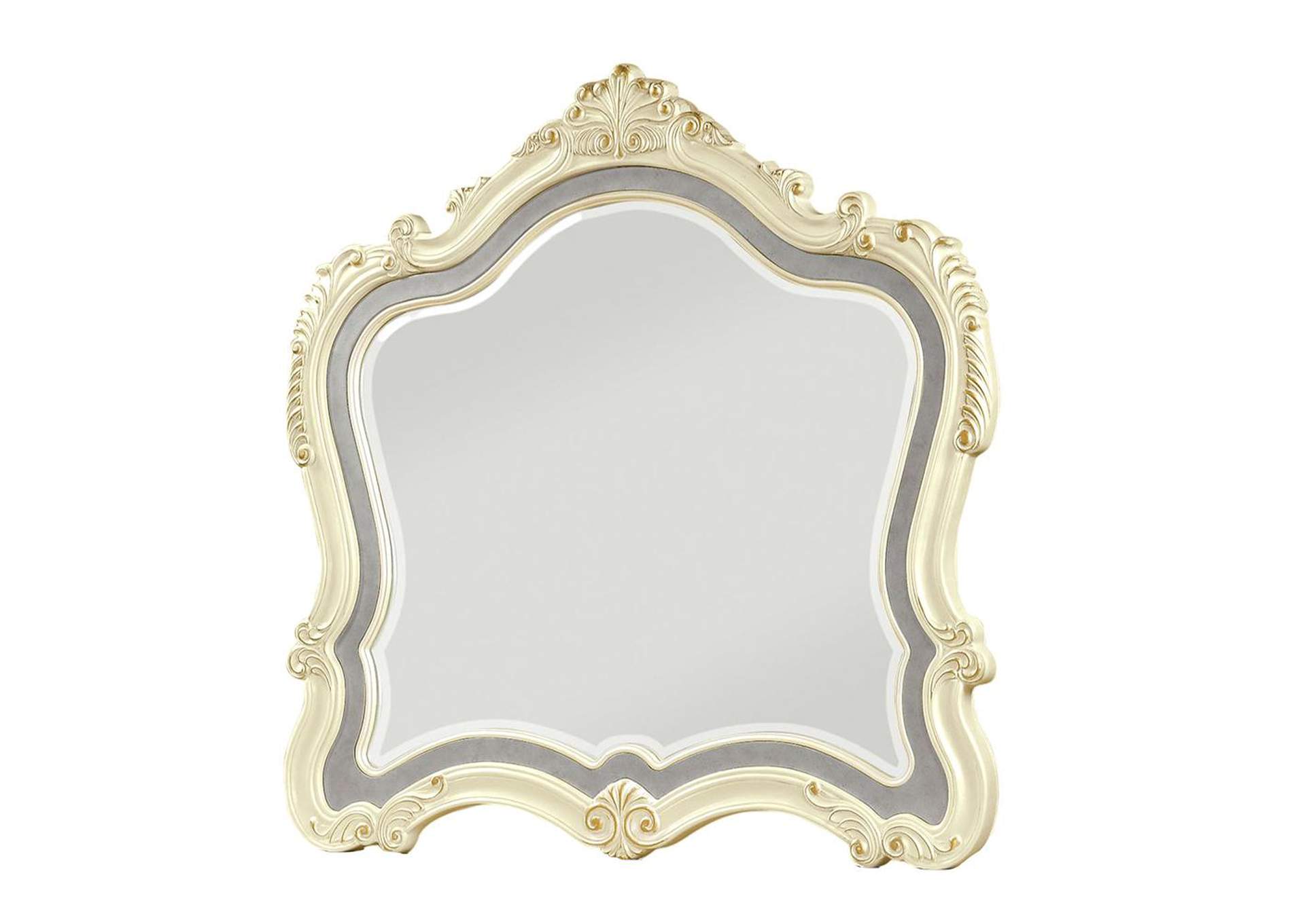 Chantelle Mirror image 1