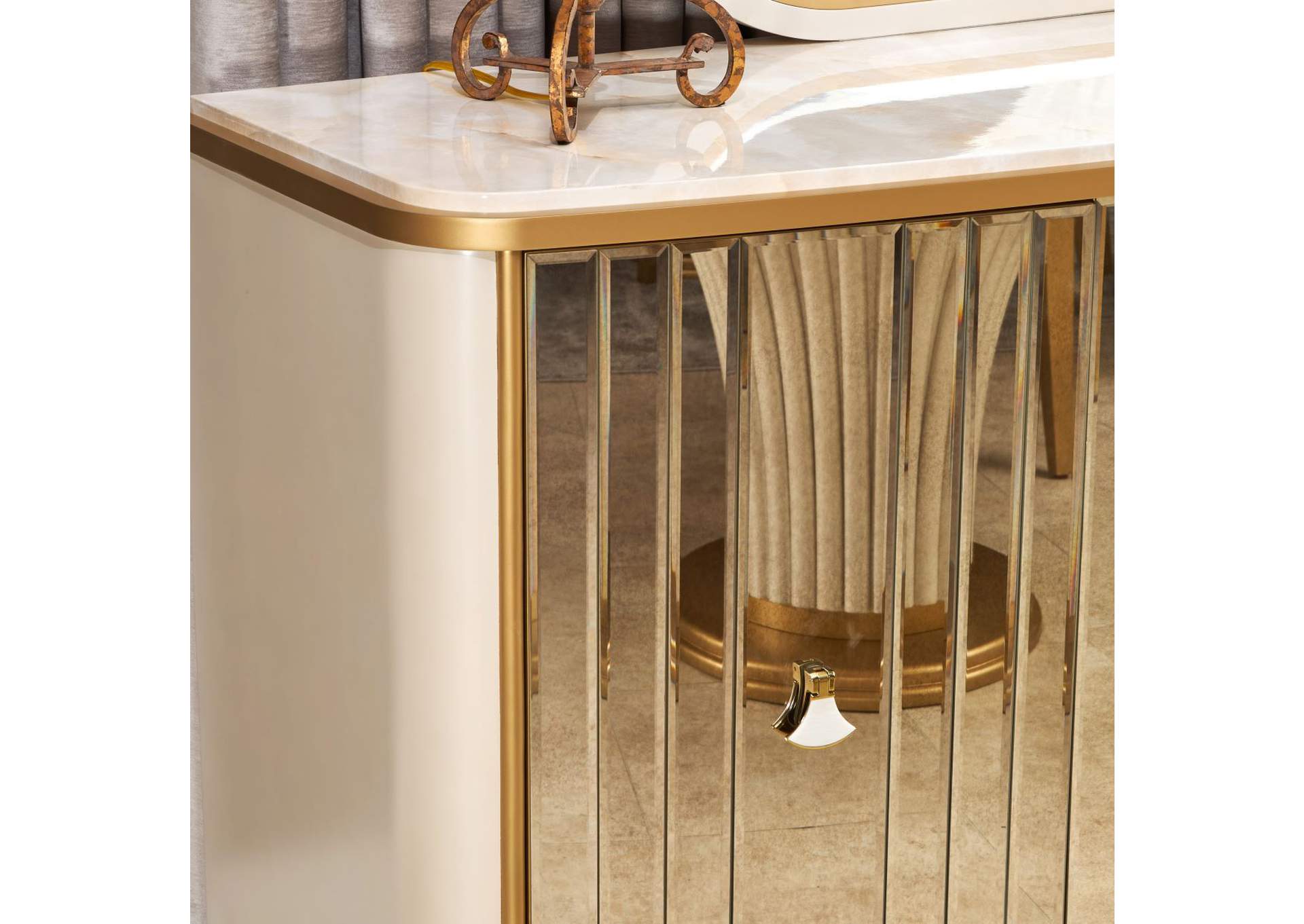 Scotts Square Sideboard with Wall Mirror - Light Champagne image 3