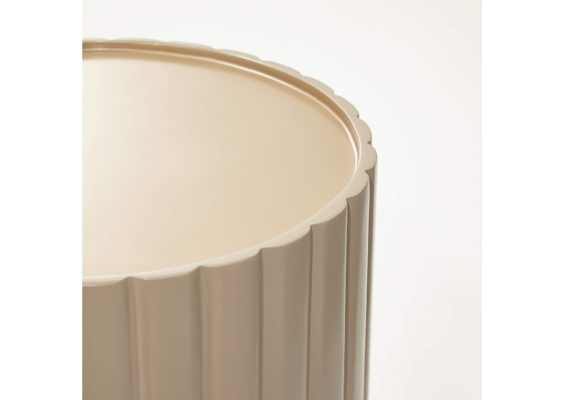 Malibu Crest Round Chairside Table - Chardonnay image 9