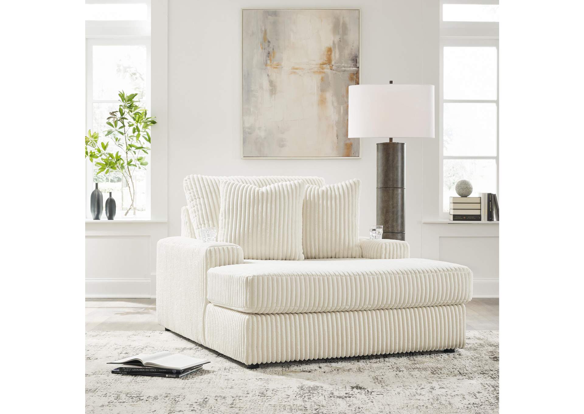 Lindyn Chaise image 3