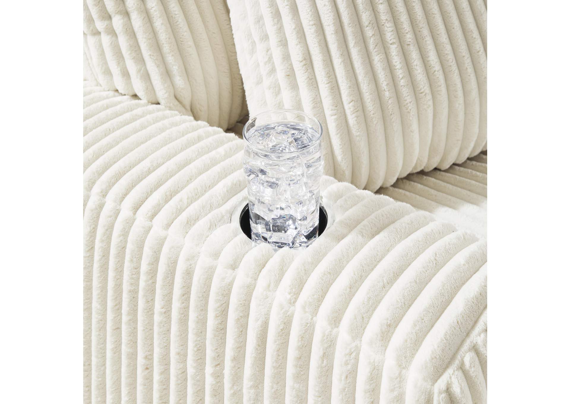 Lindyn Chaise image 9