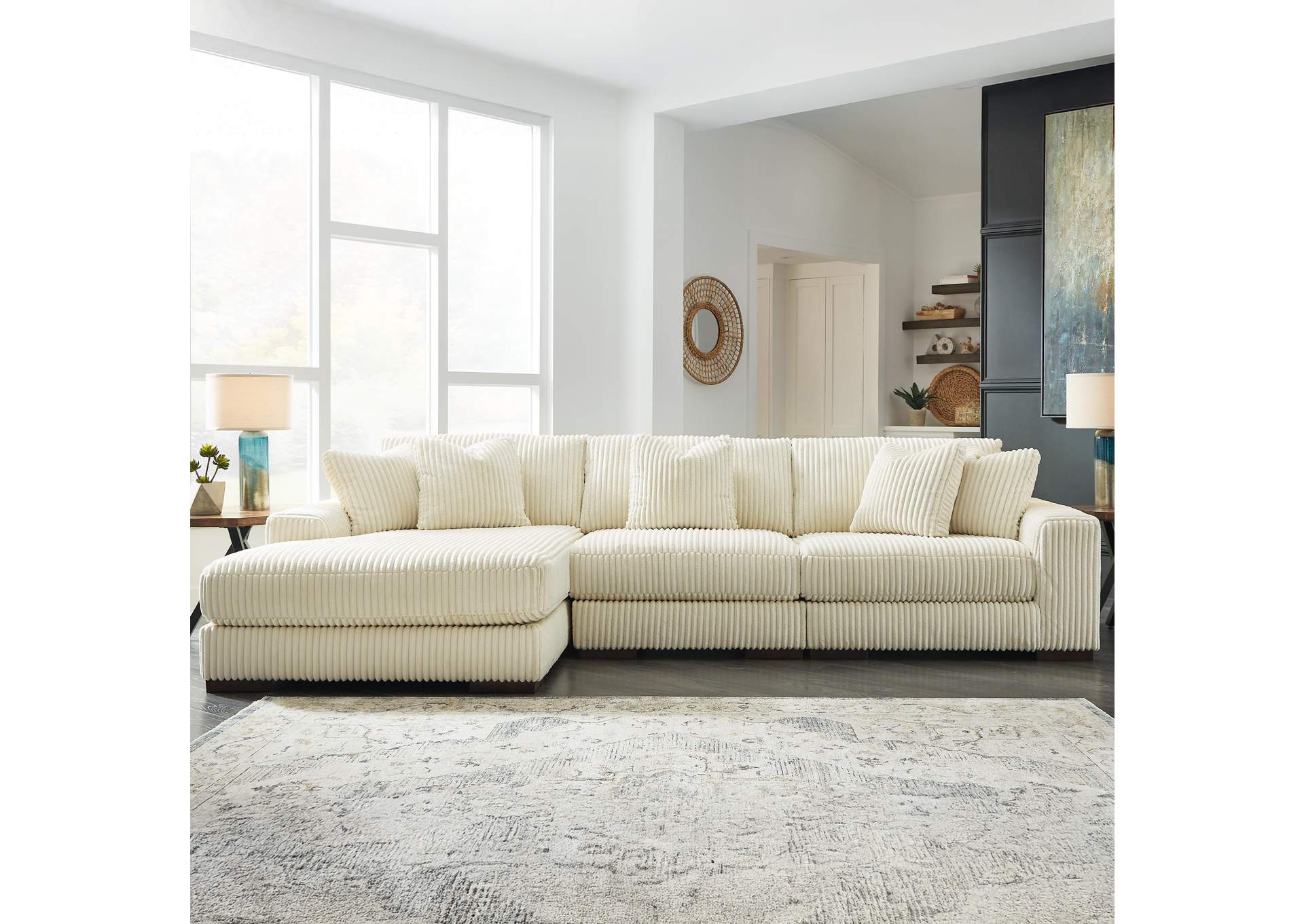 Lindyn 3-Piece Sectional with Chaise image 5