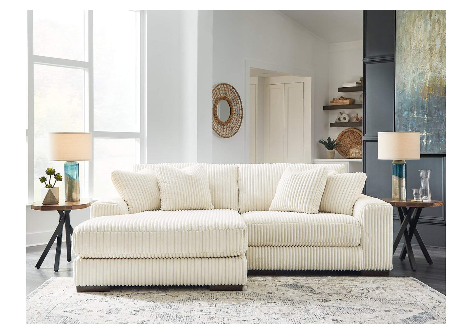 Lindyn 2-Piece Sectional with Chaise image 10