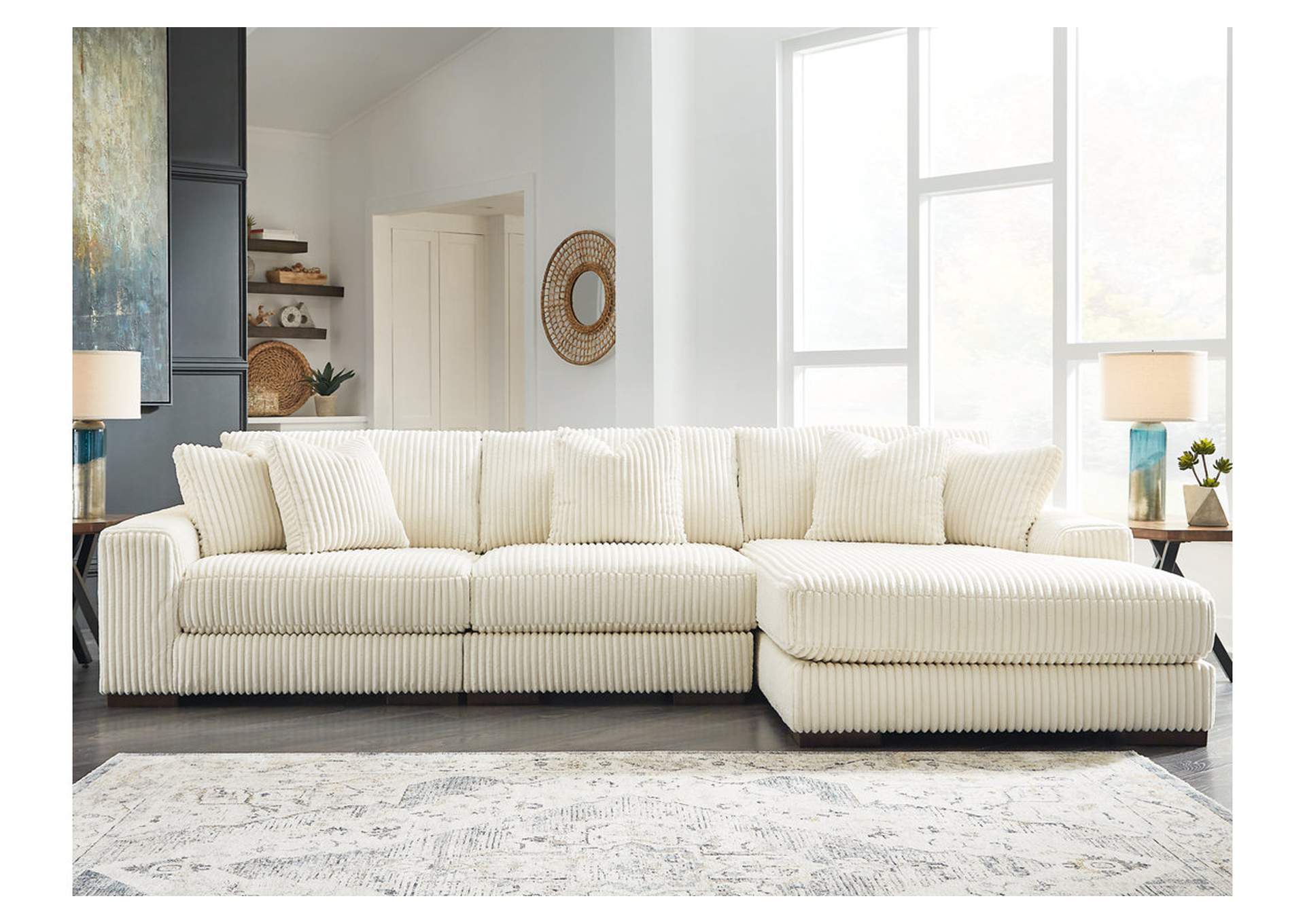 Lindyn 3-Piece Sectional with Chaise image 11