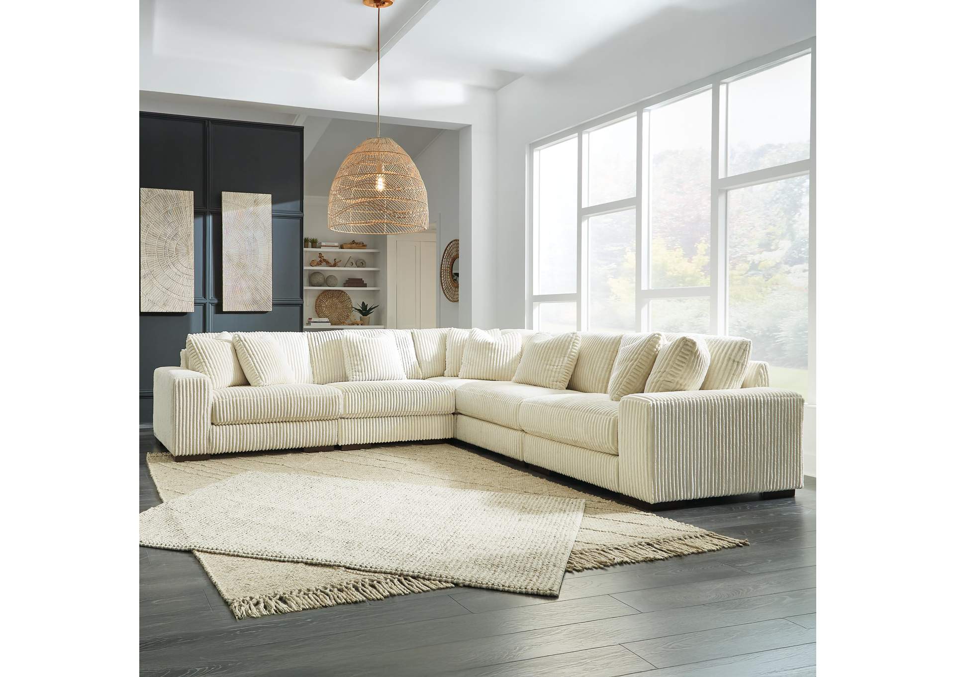 Lindyn 5-Piece Sectional image 4