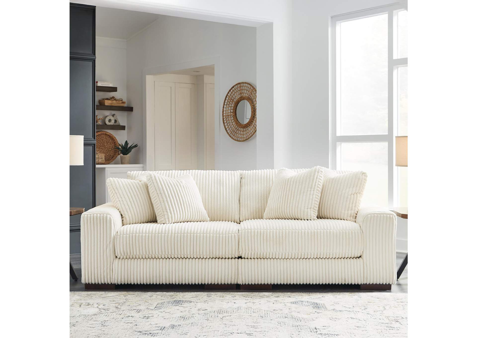 Lindyn 2-Piece Sectional Sofa image 3
