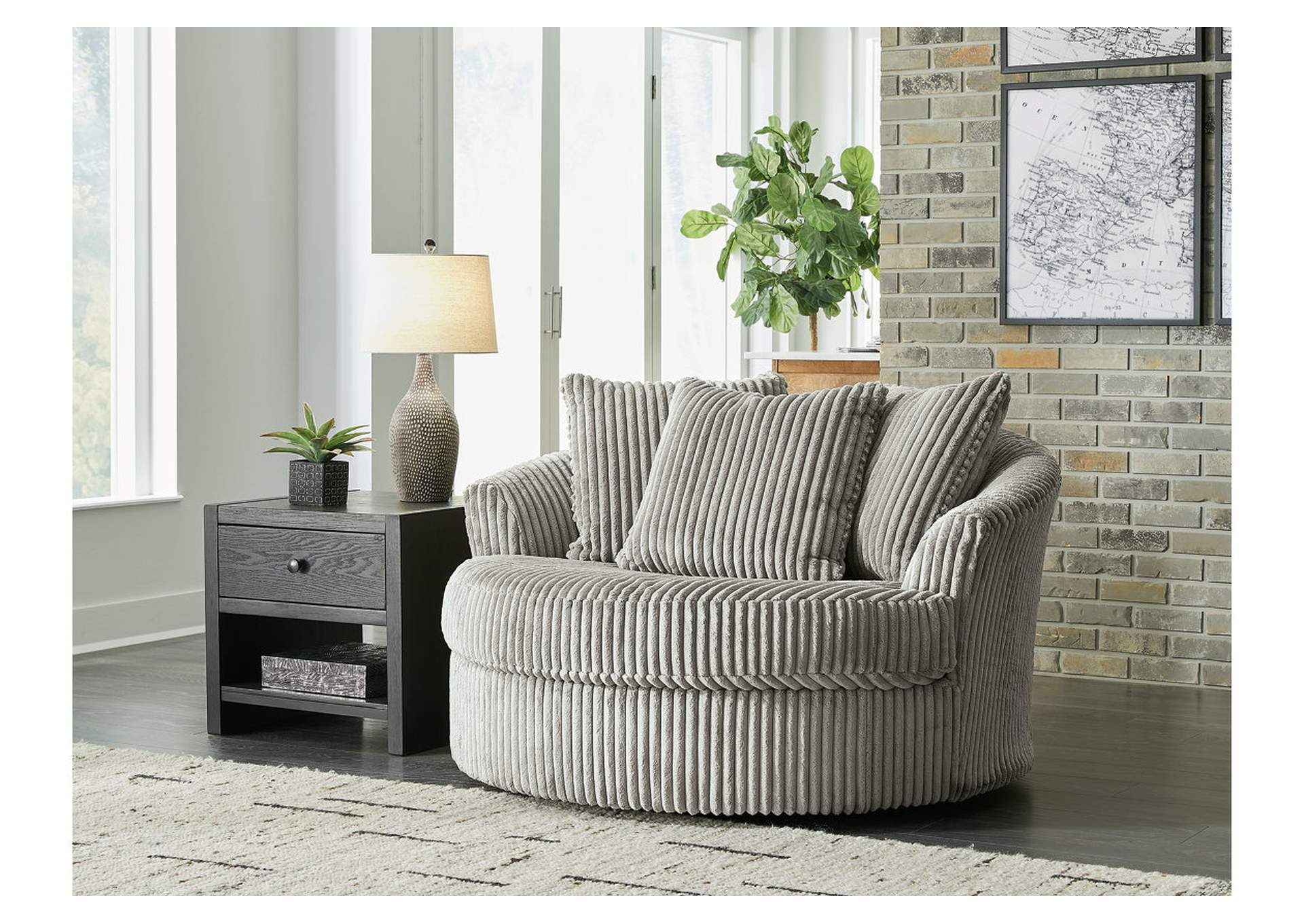 Lindyn Oversized Swivel Accent Chair image 10