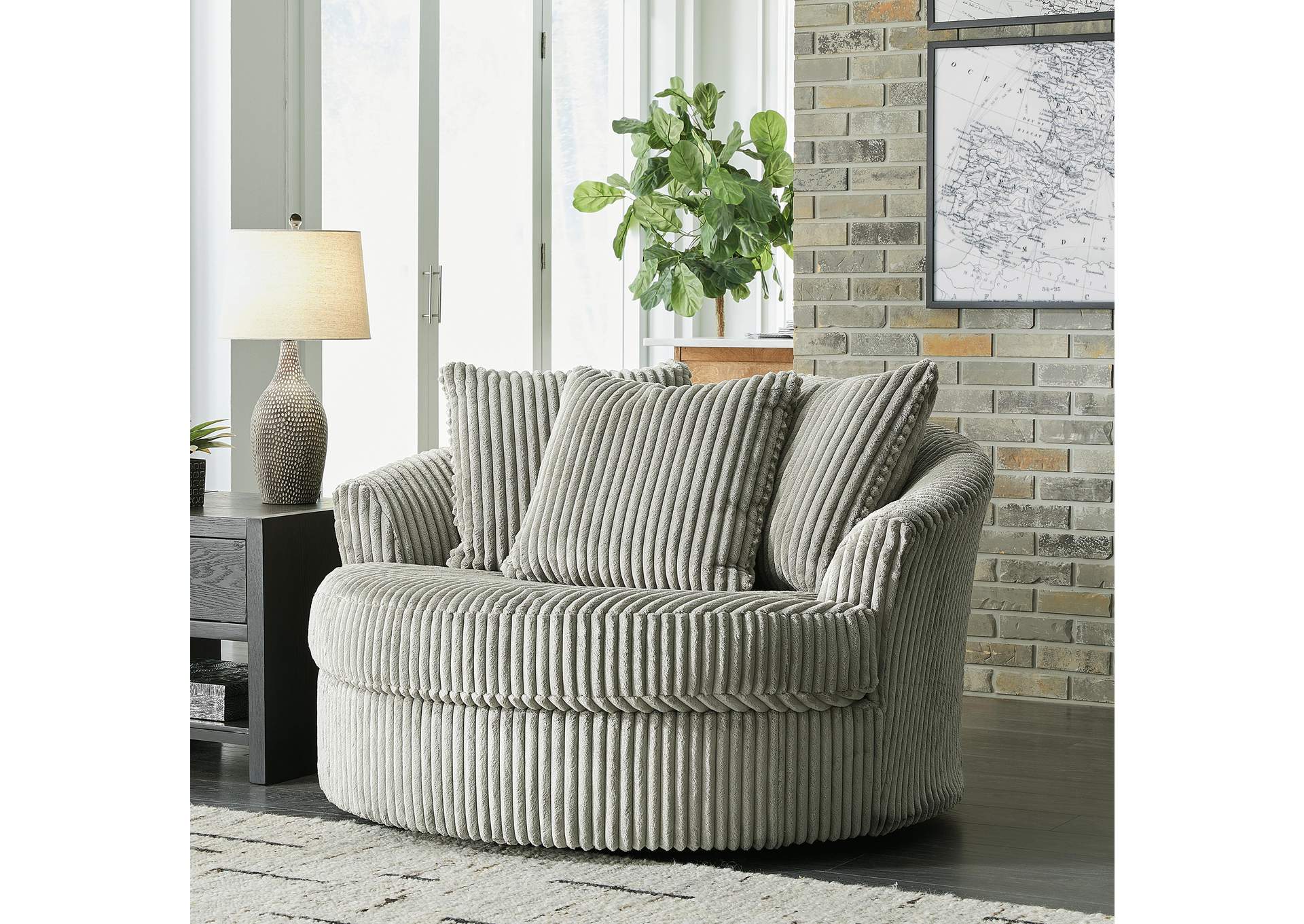 Lindyn Oversized Swivel Accent Chair image 3