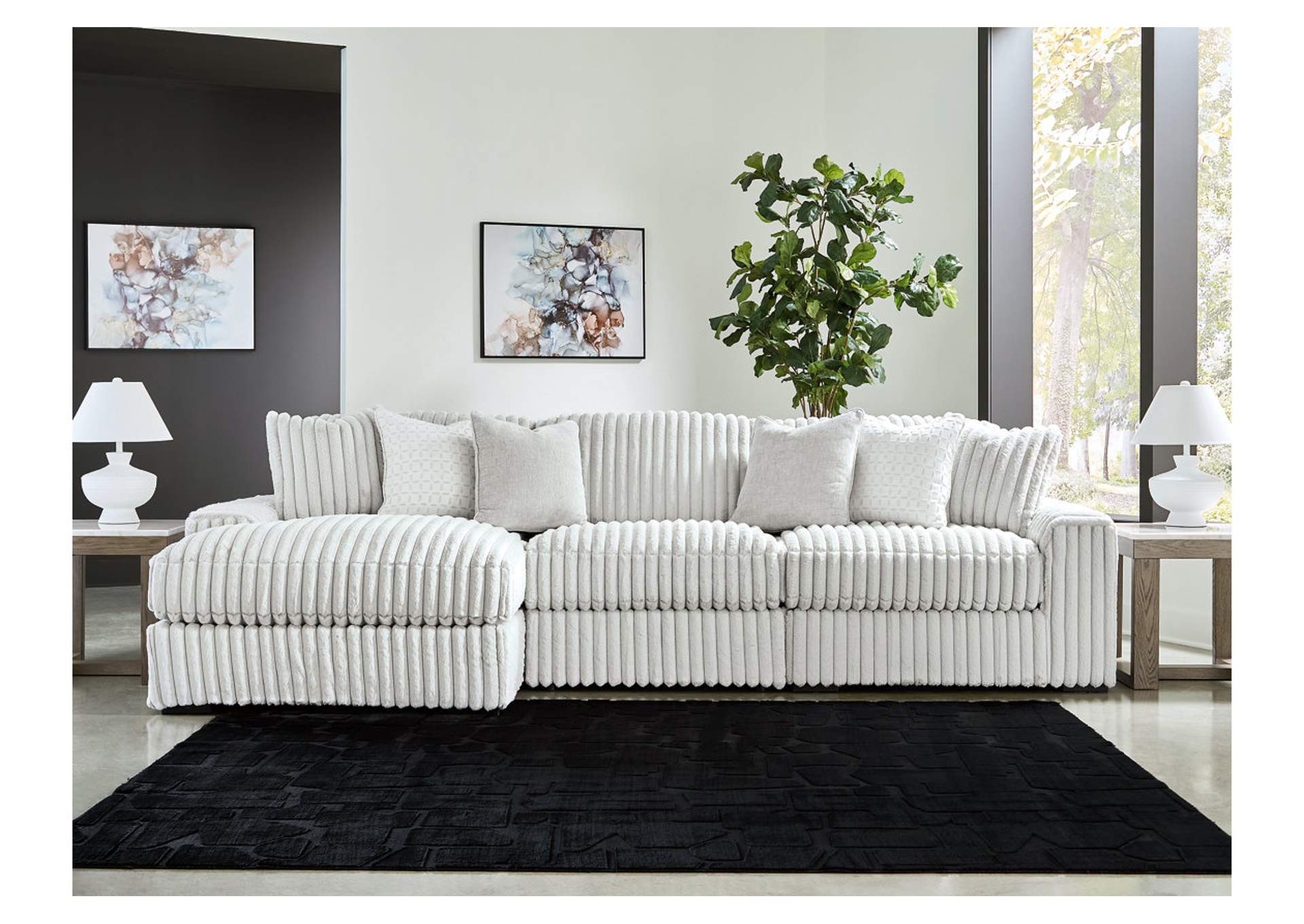Stupendous 3-Piece Sectional with Chaise image 1