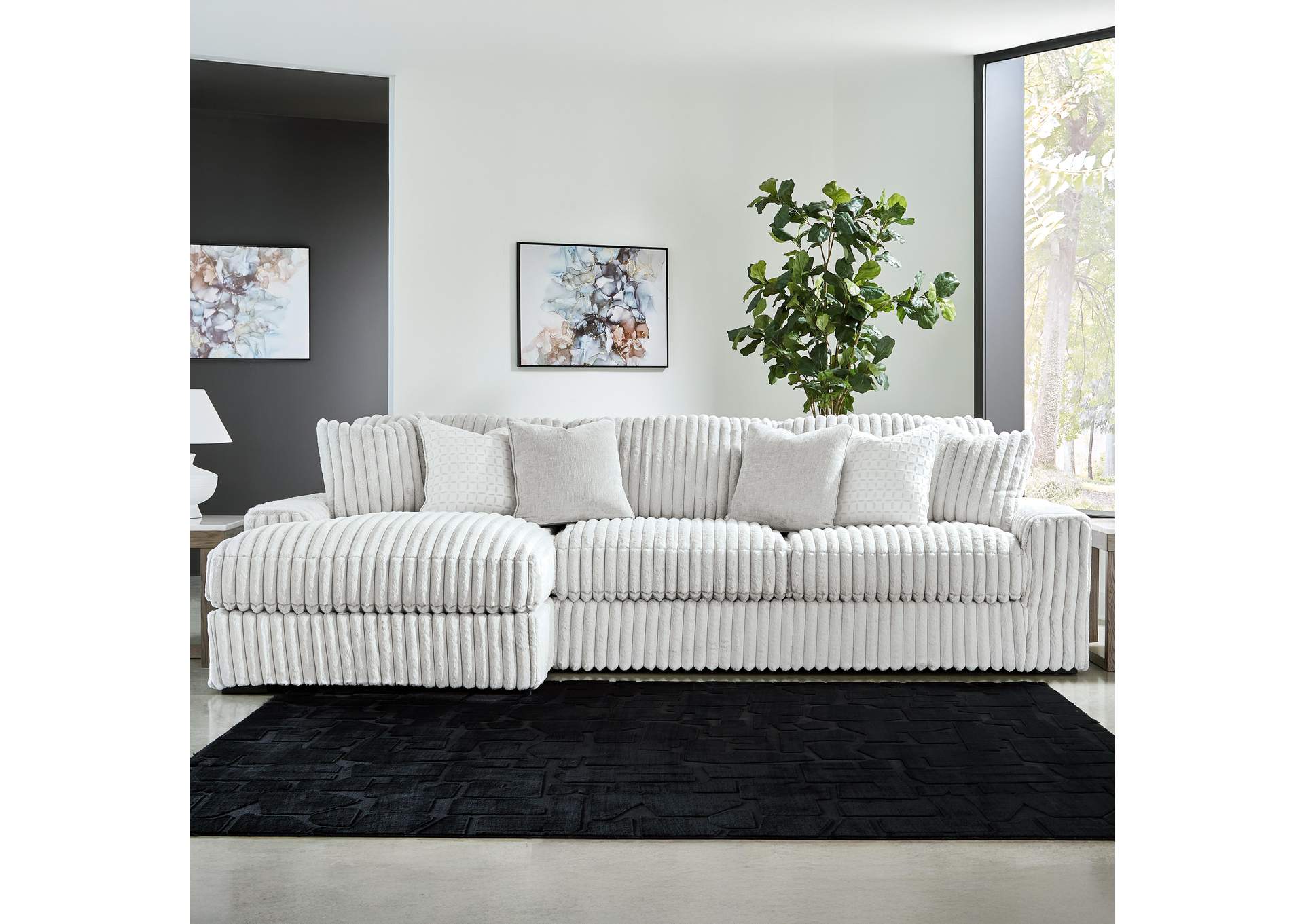 Stupendous 2-Piece Sectional with Chaise image 4