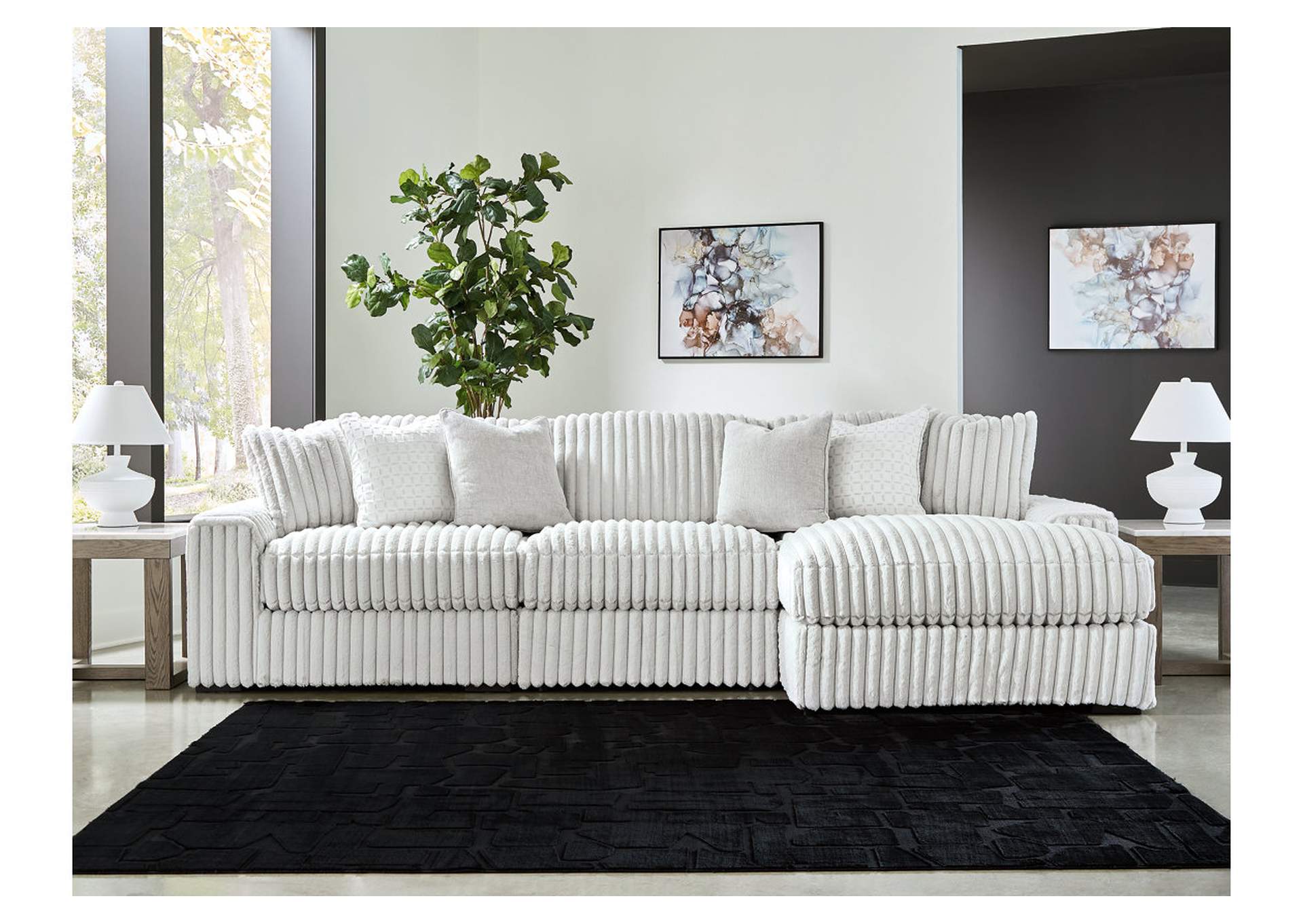 Stupendous 3-Piece Sectional with Chaise image 1