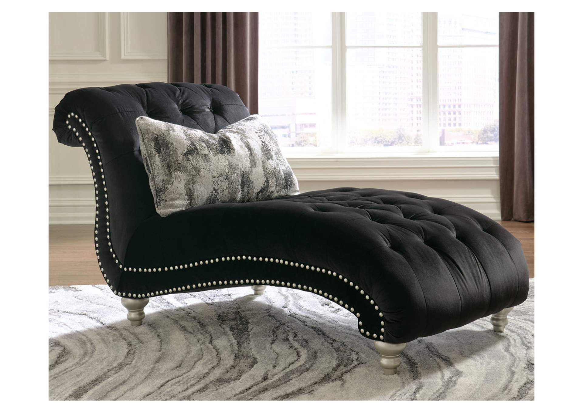 Harriotte Chaise image 2
