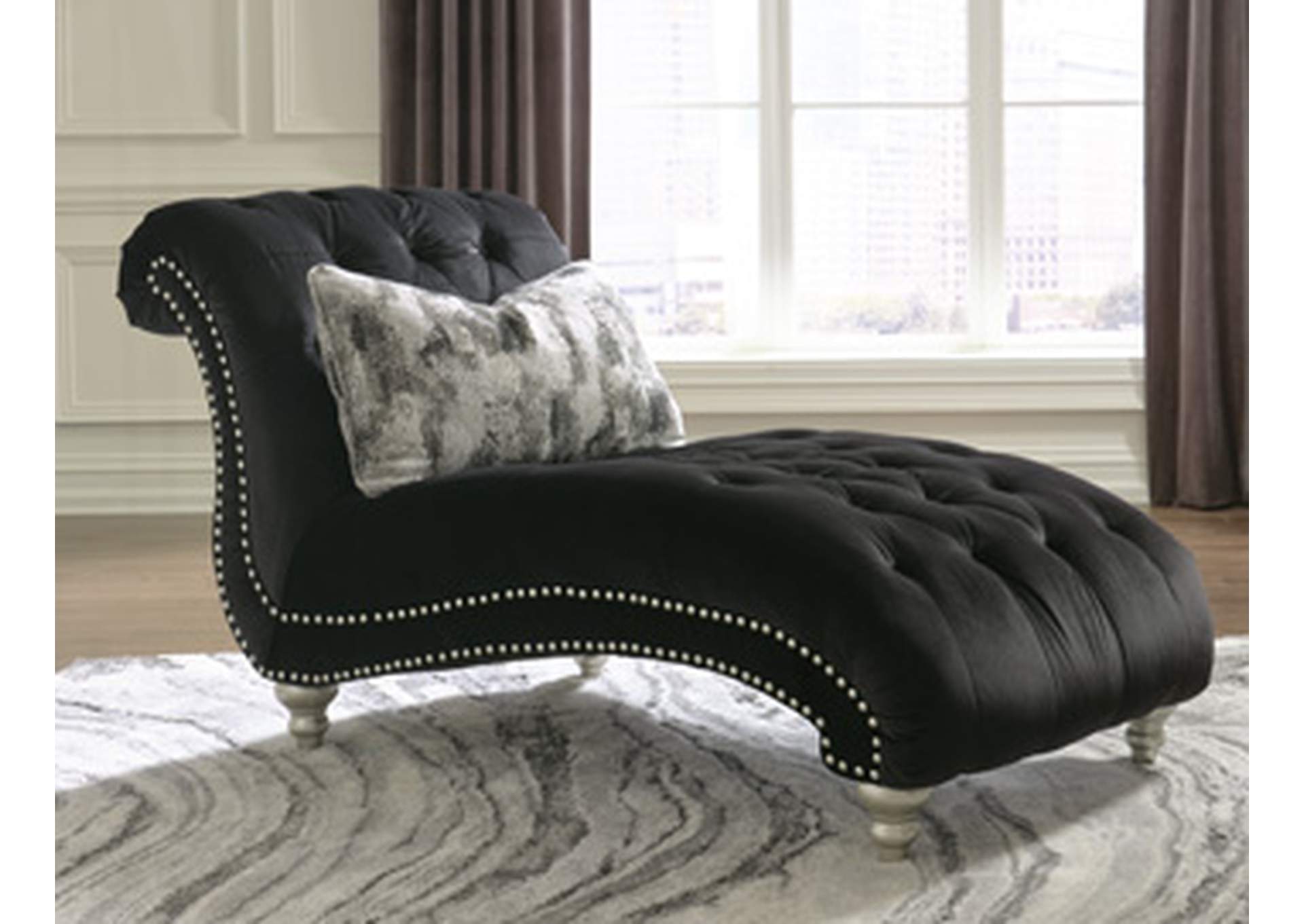 Harriotte Chaise image 7