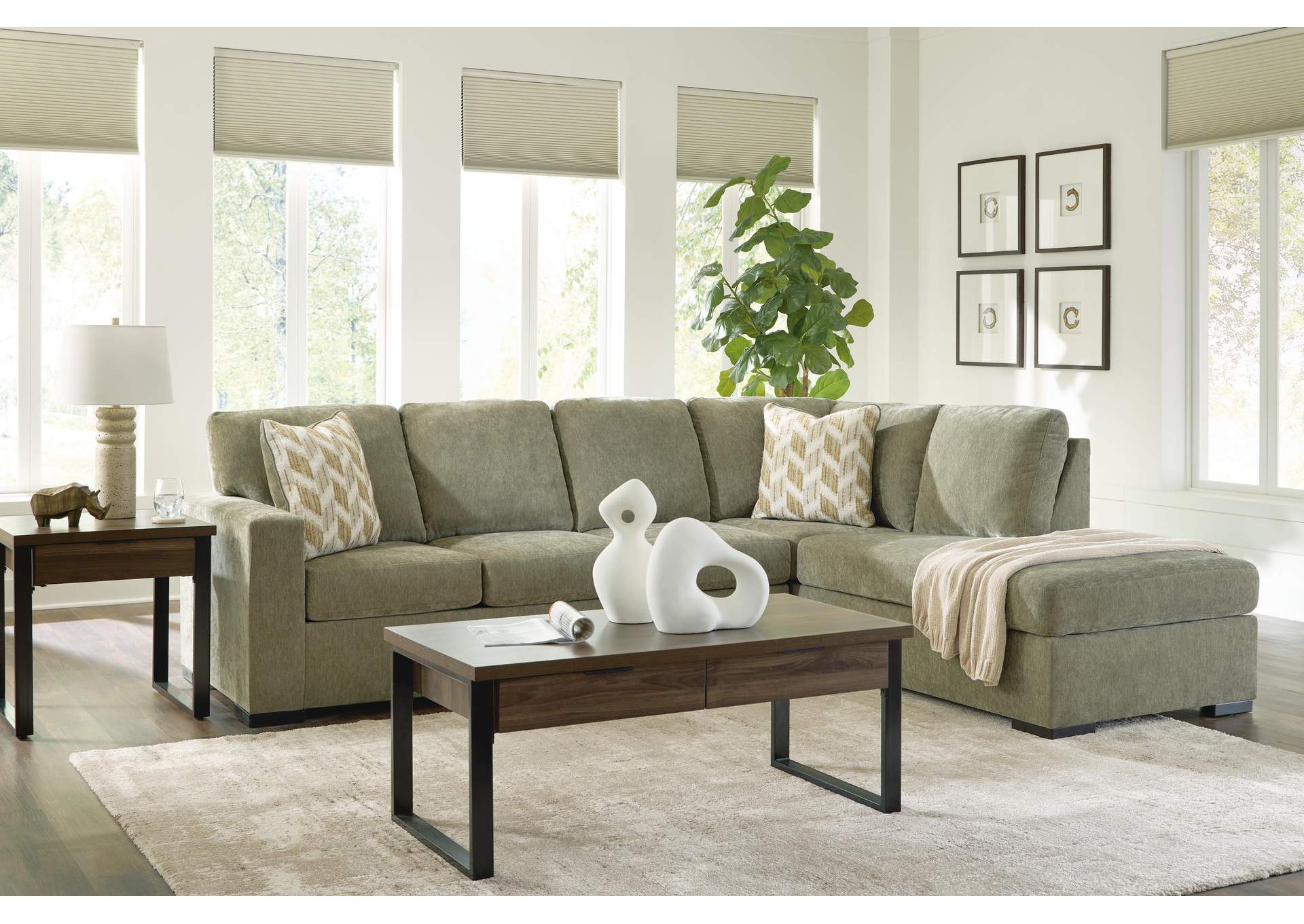 Bridgepoint 2-Piece Sectional with Chaise image 3