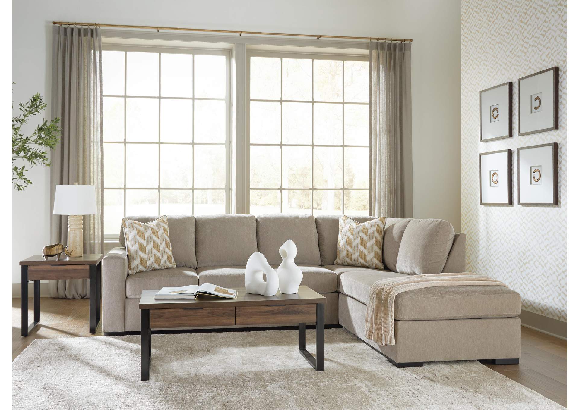 Bridgepoint 2-Piece Sectional with Chaise image 3
