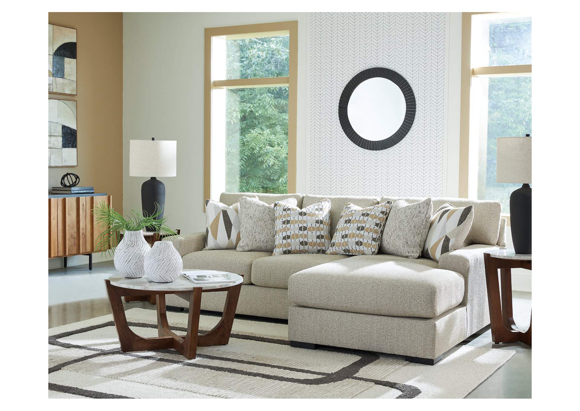 Laurelgrove 2-Piece Sectional Sofa Chaise image 3