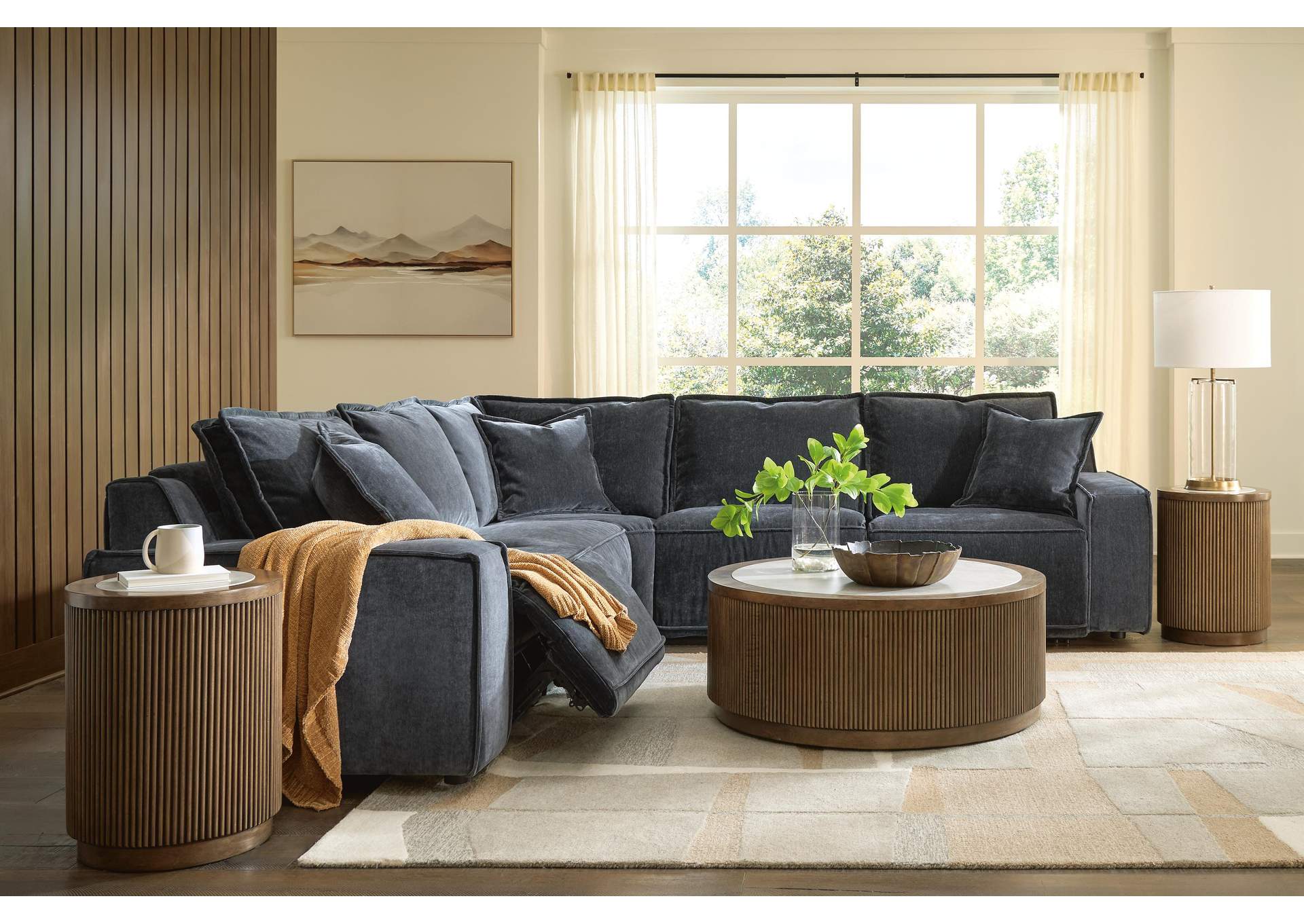 Renlee 5-Piece Power Reclining Sectional image 3