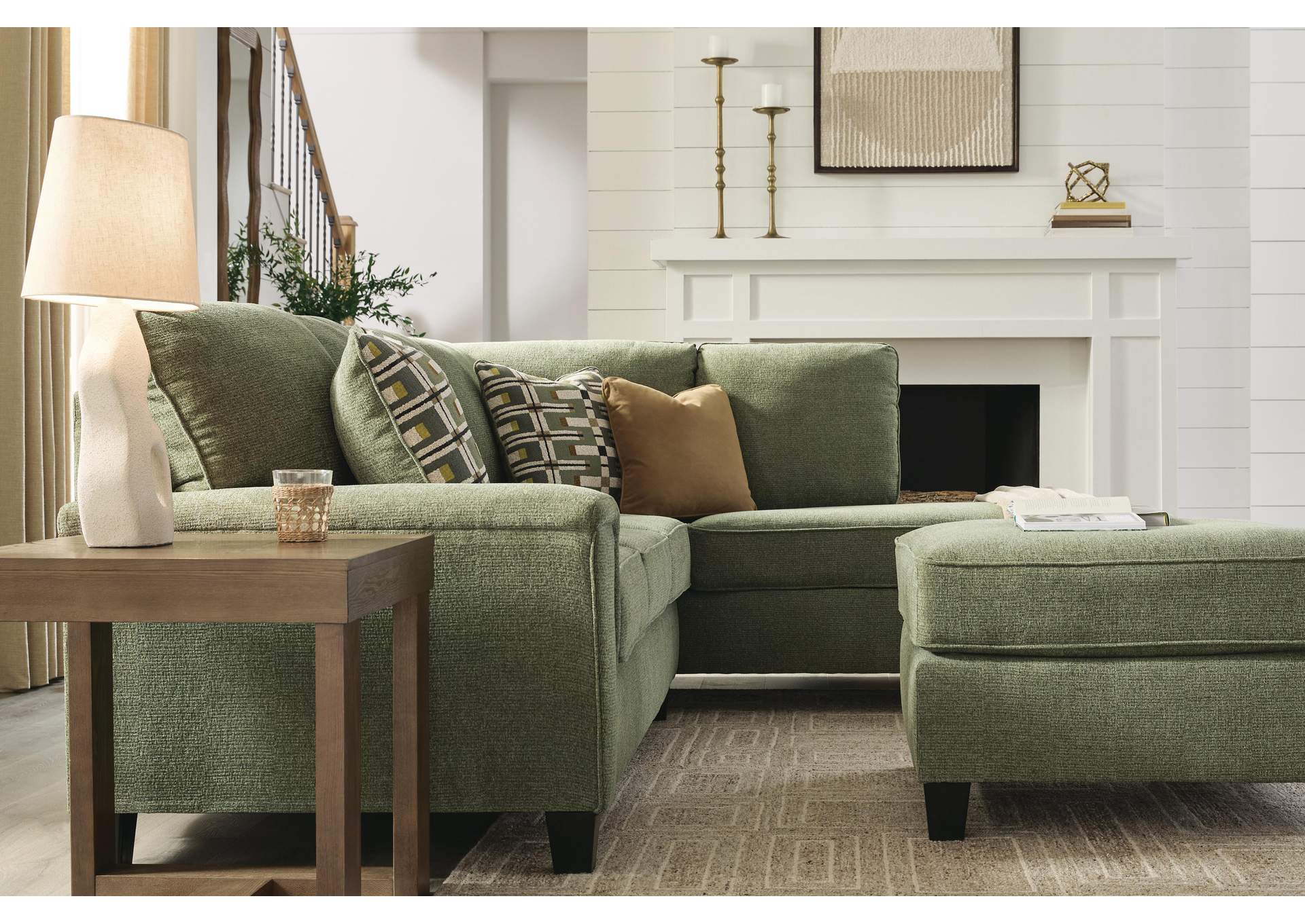 Leeshan 2-Piece Sectional with Chaise image 4