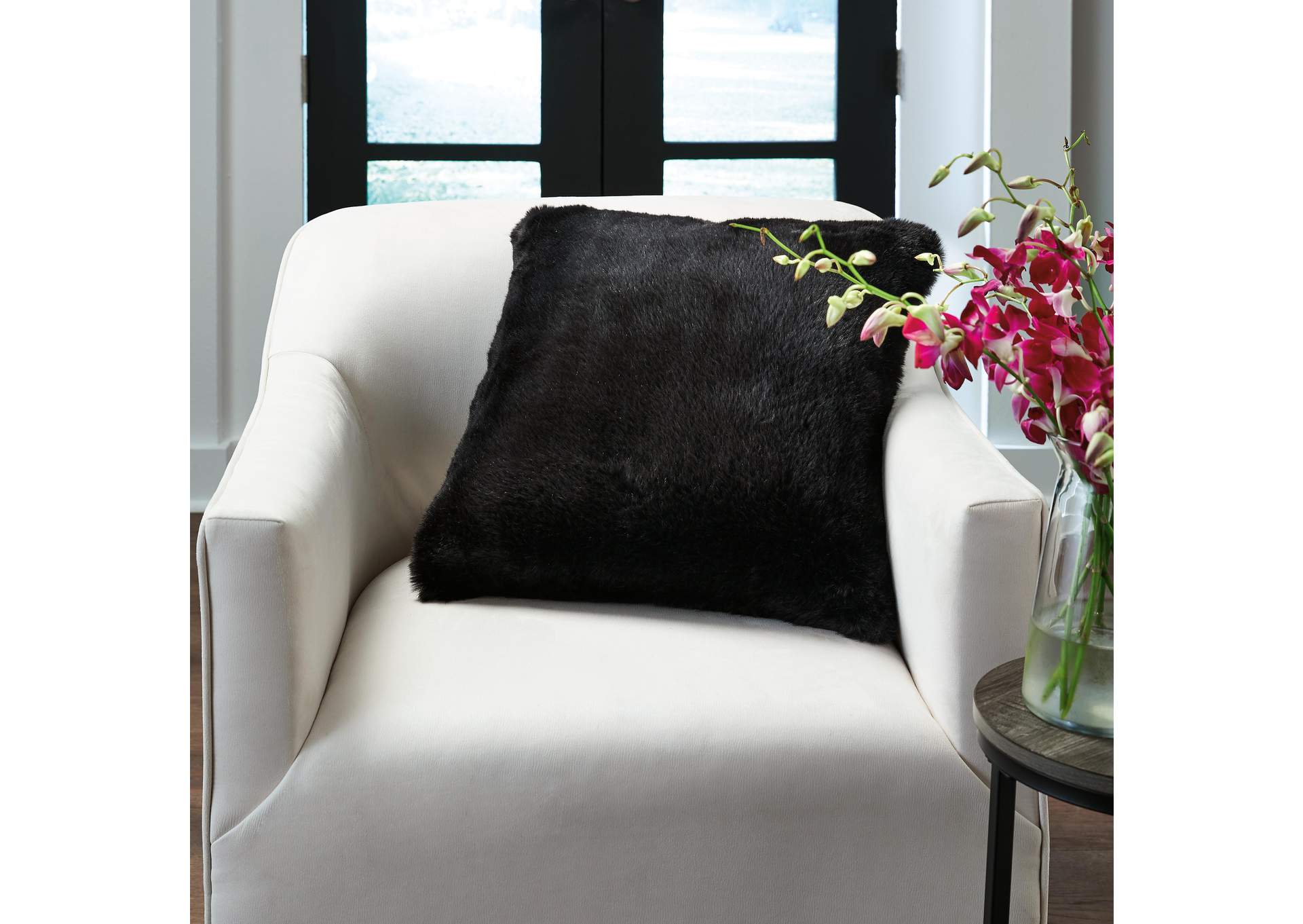 Gariland Pillow image 4