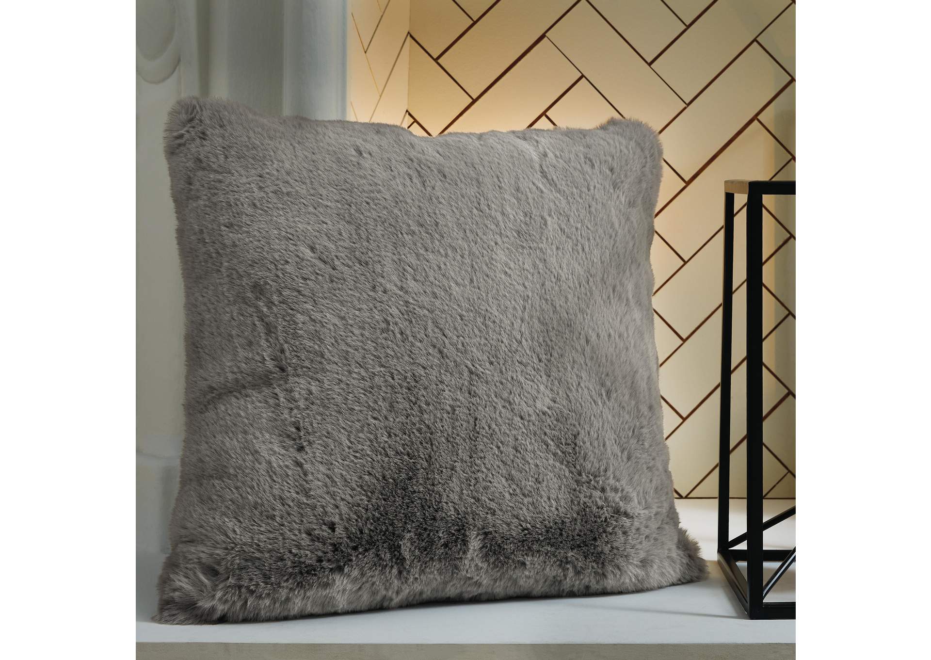 Gariland Pillow image 5