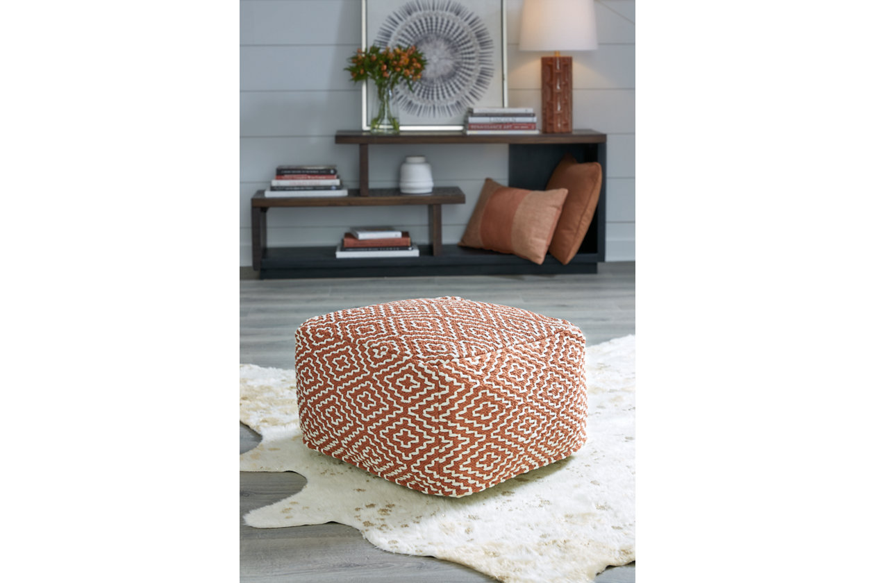 Brynnsen Pouf