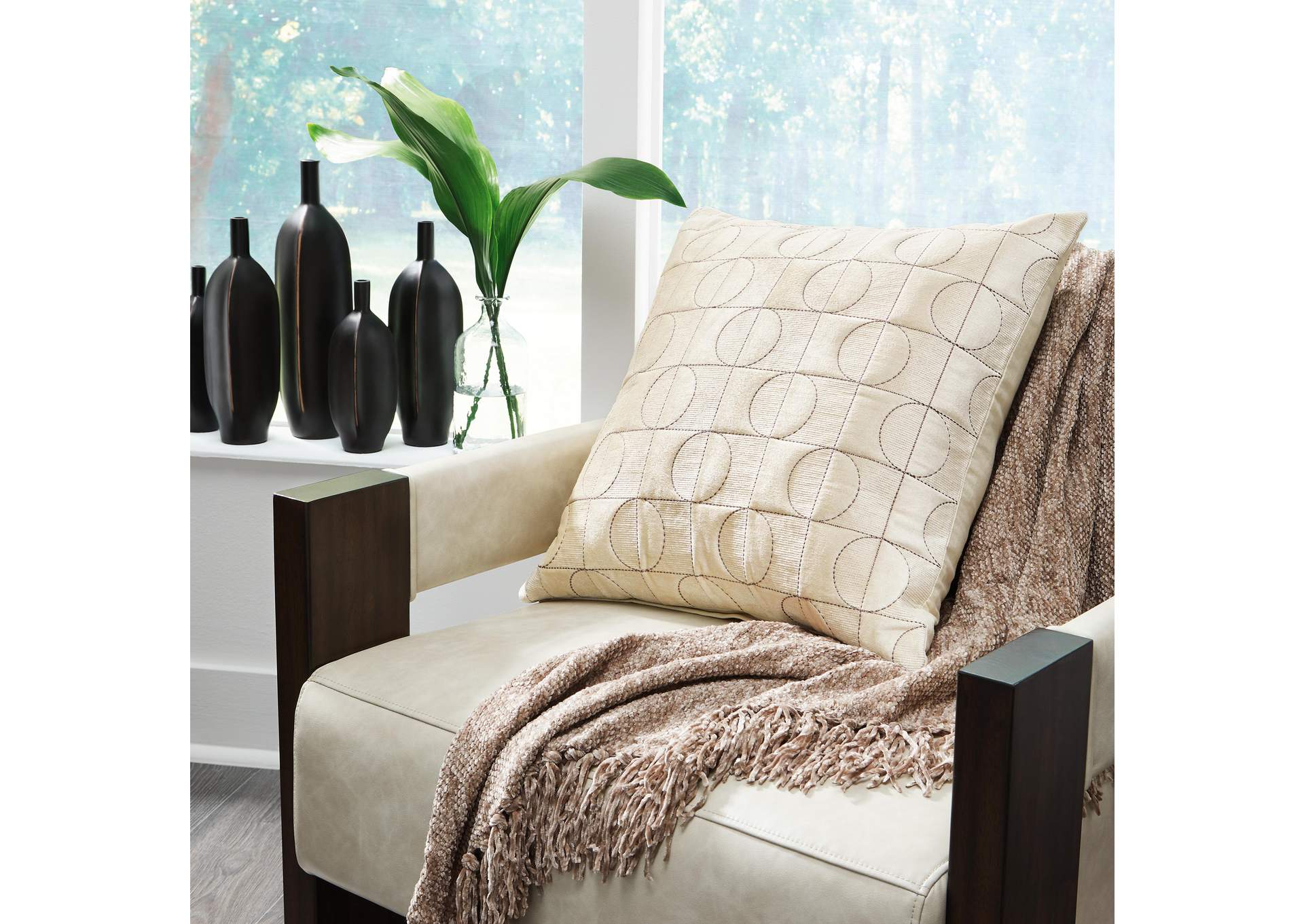 Kydner Pillow (Set of 4) image 4