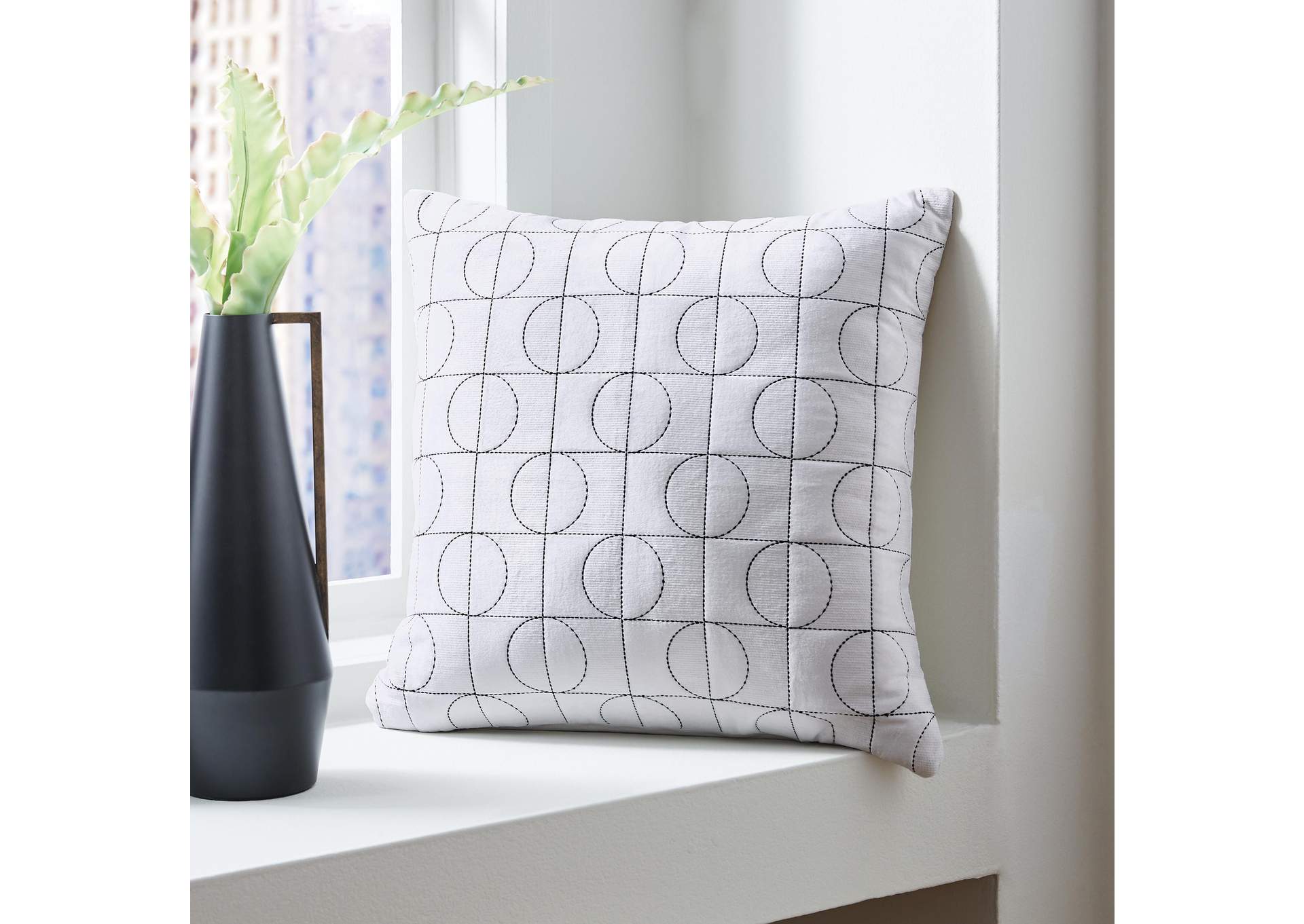 Kydner Pillow (Set of 4) image 4