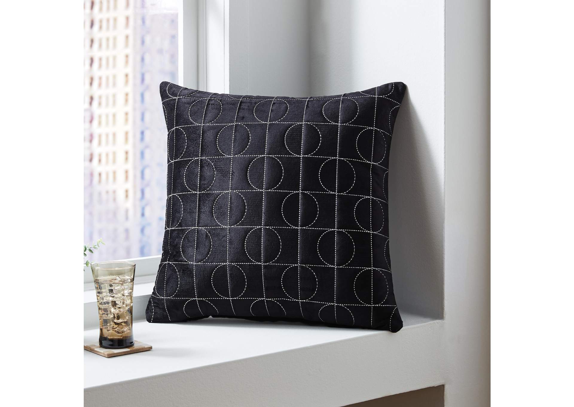 Kydner Pillow (Set of 4) image 4