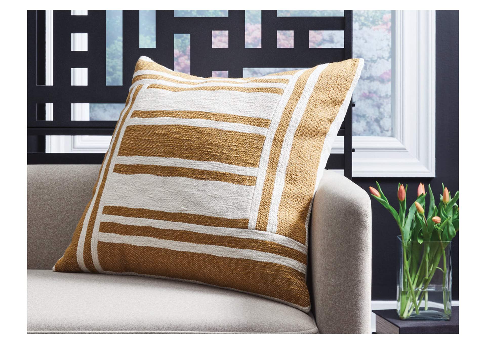 Darrman Pillow (Set of 4) image 2