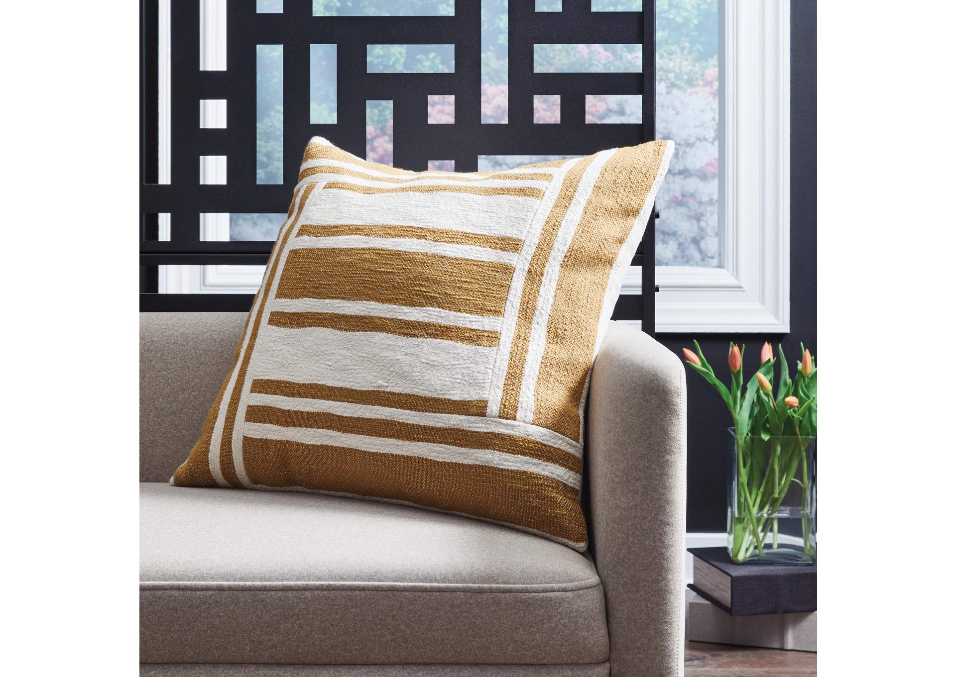 Darrman Pillow (Set of 4) image 4