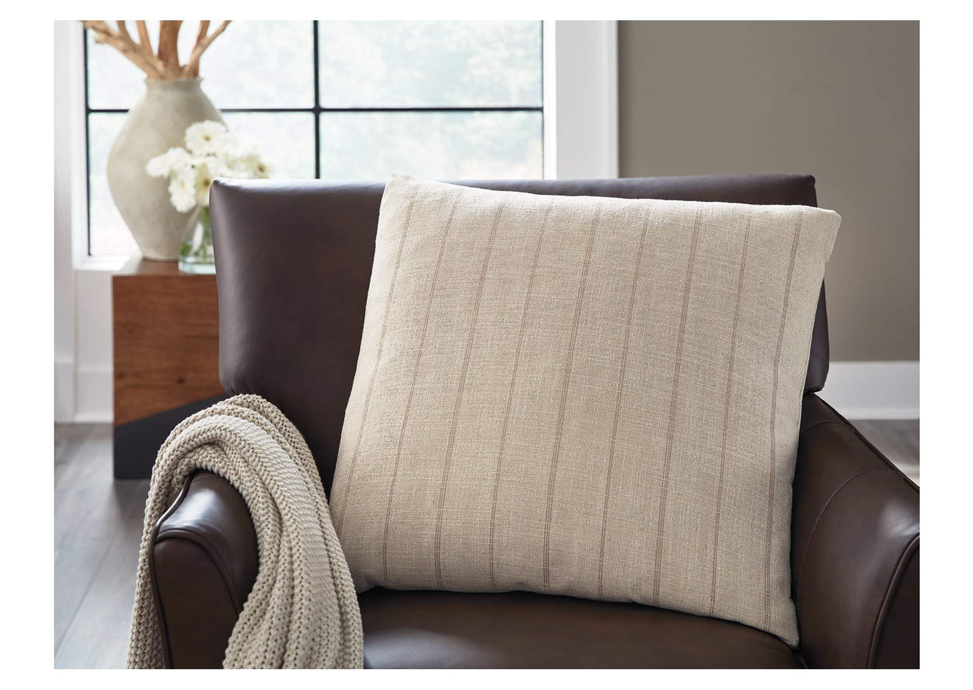 Valwick Pillow (Set of 4) image 2