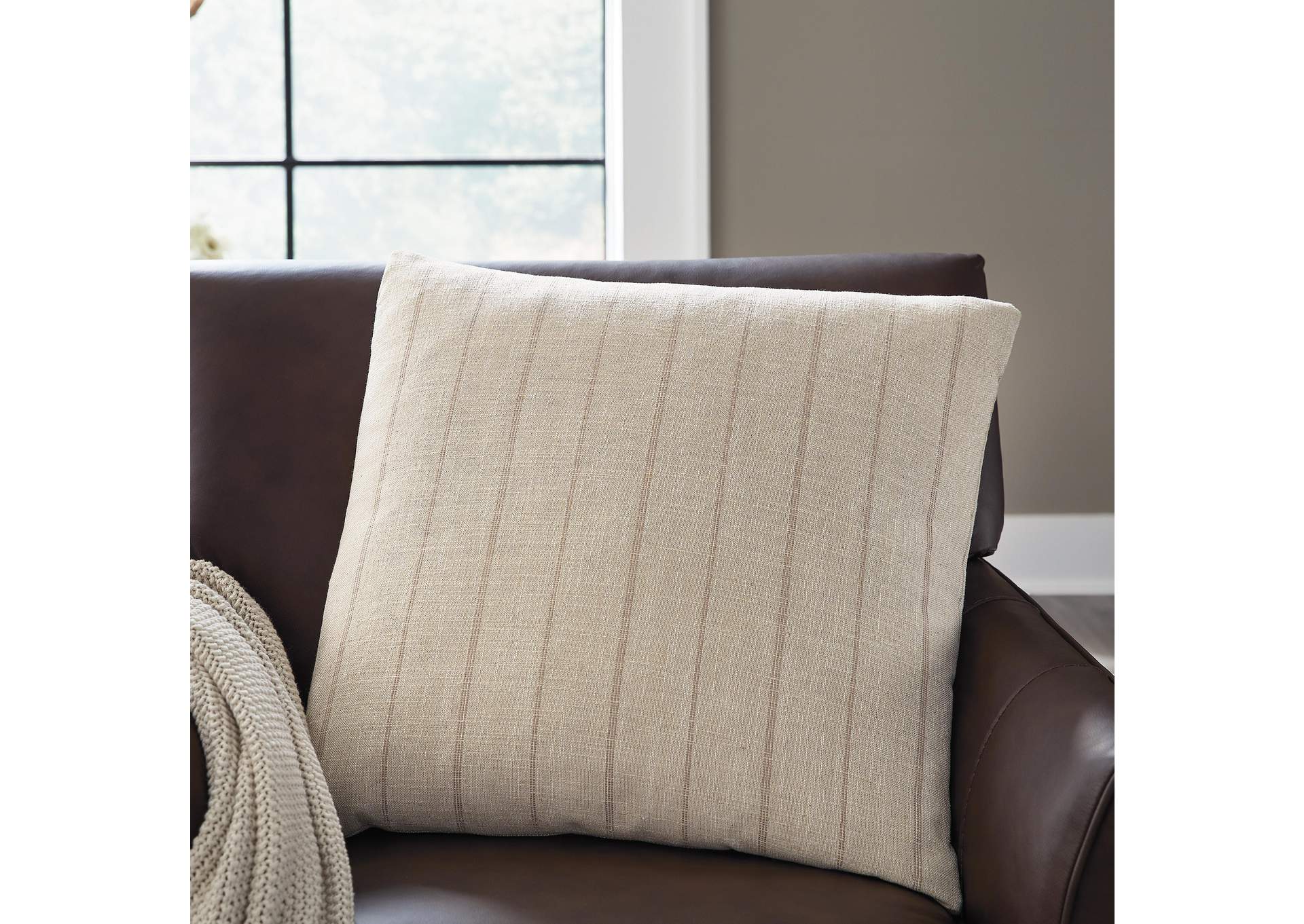 Valwick Pillow (Set of 4) image 4