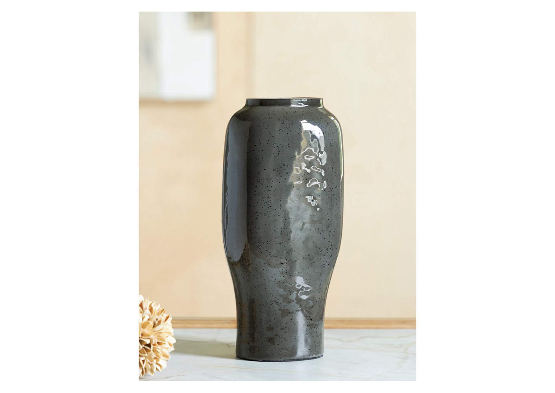 Kierlain Vase image 2