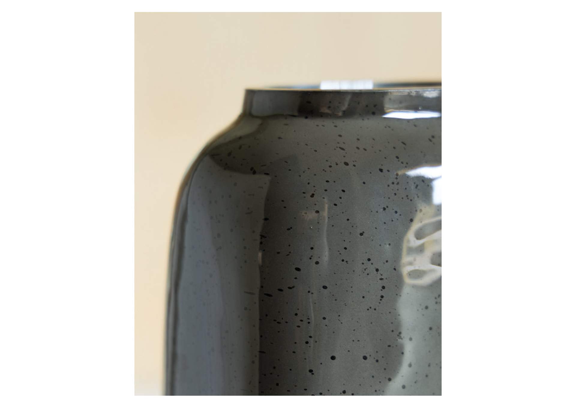 Kierlain Vase image 3