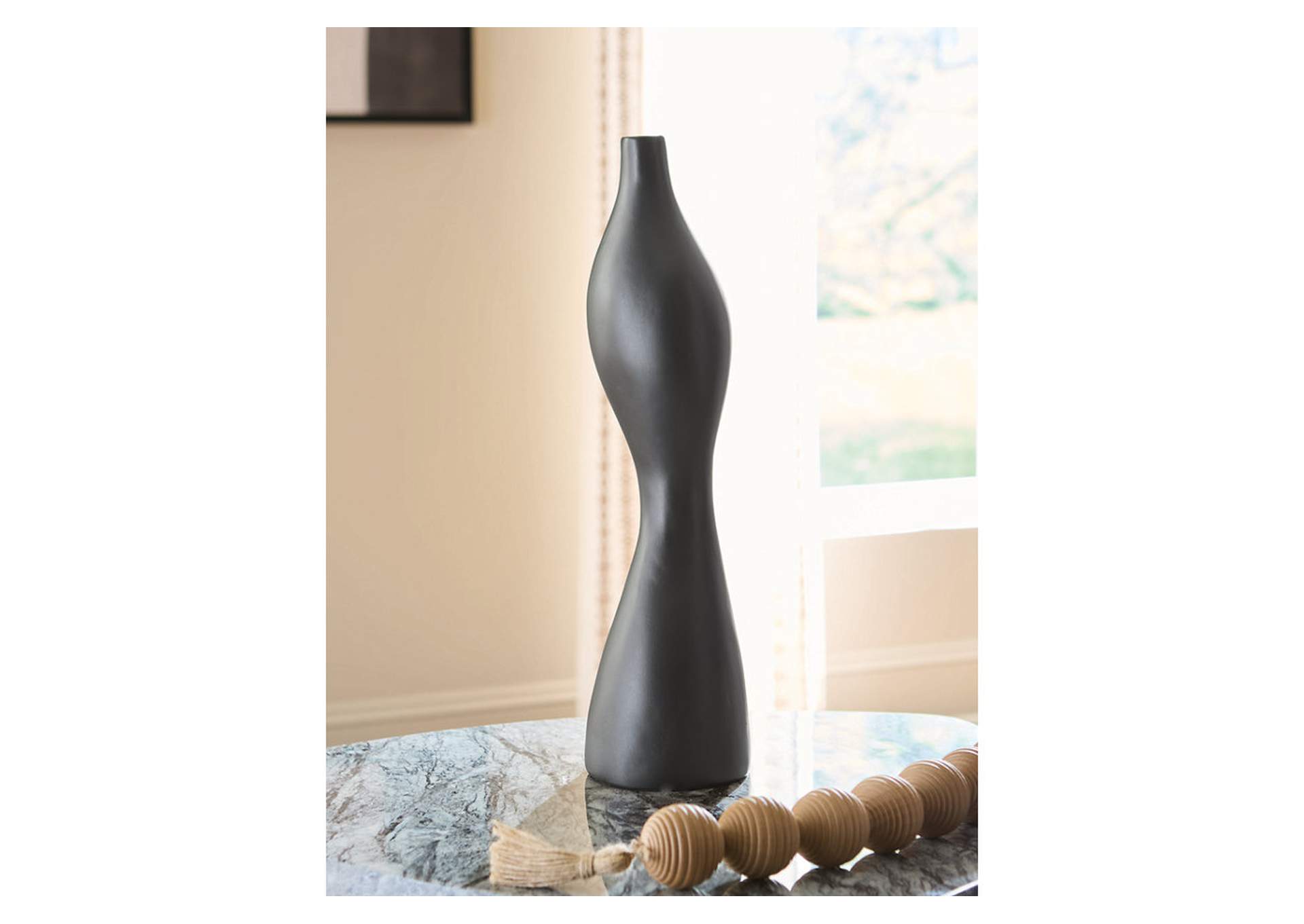 Judsen Vase image 2