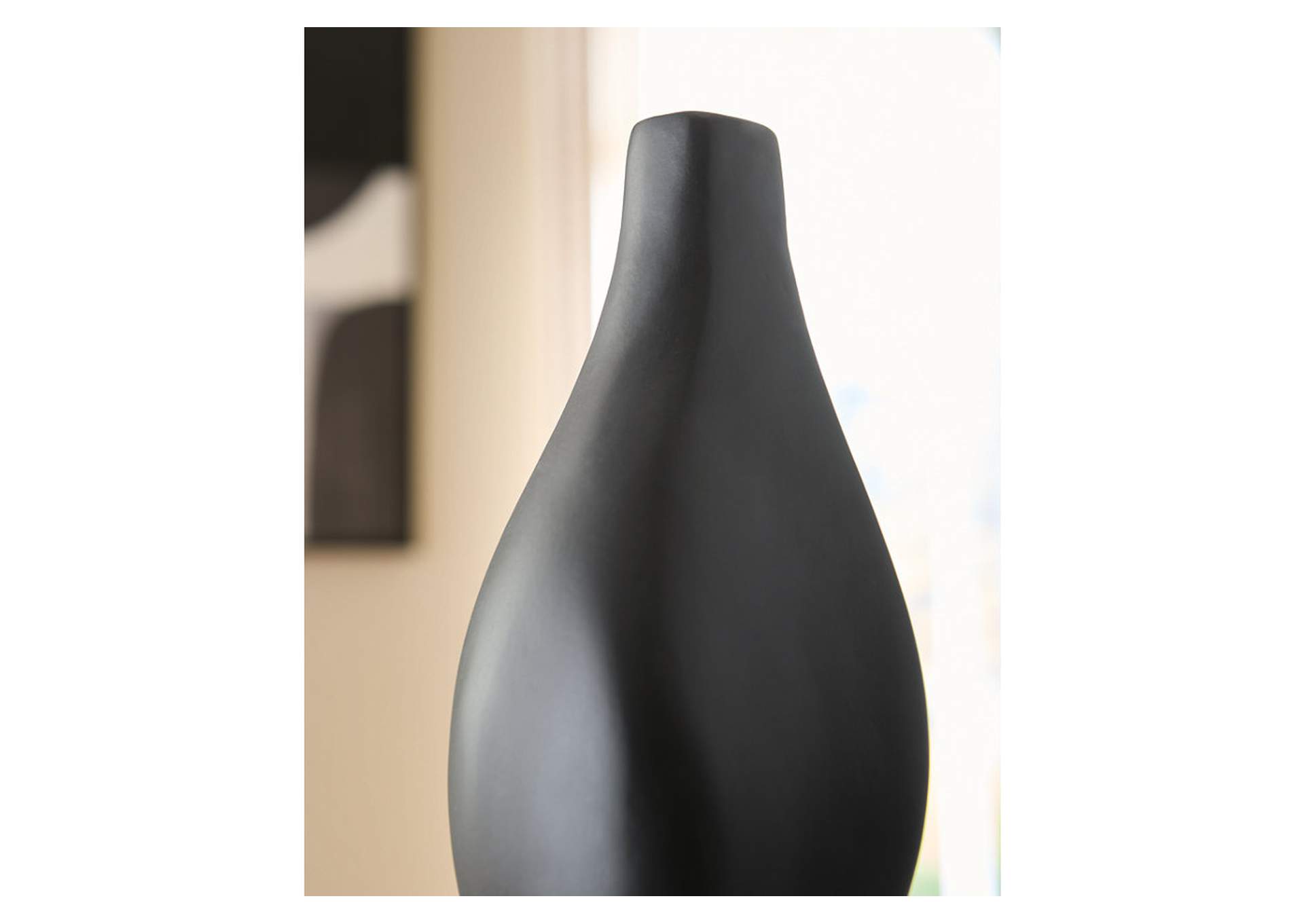 Judsen Vase image 4