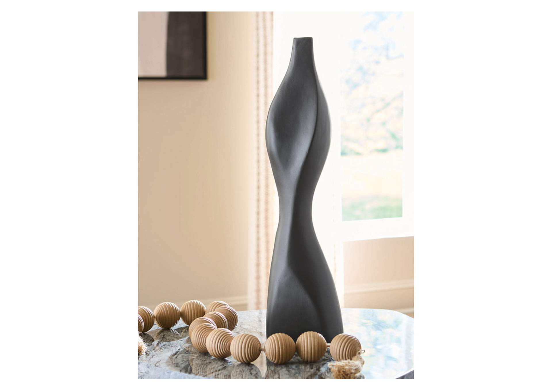 Judsen Vase image 2