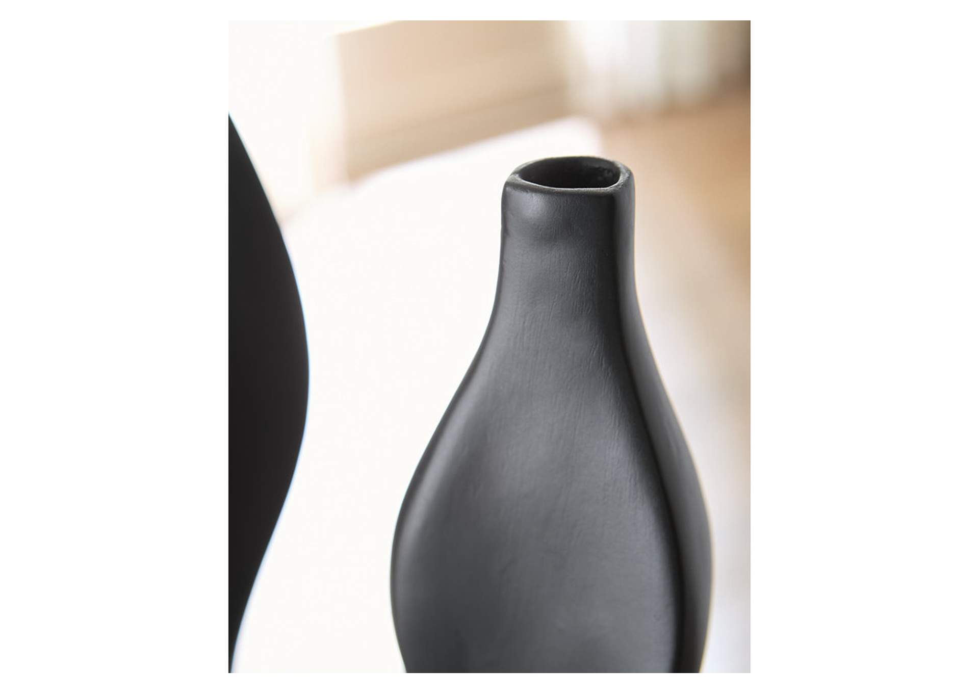 Judsen Vase image 4
