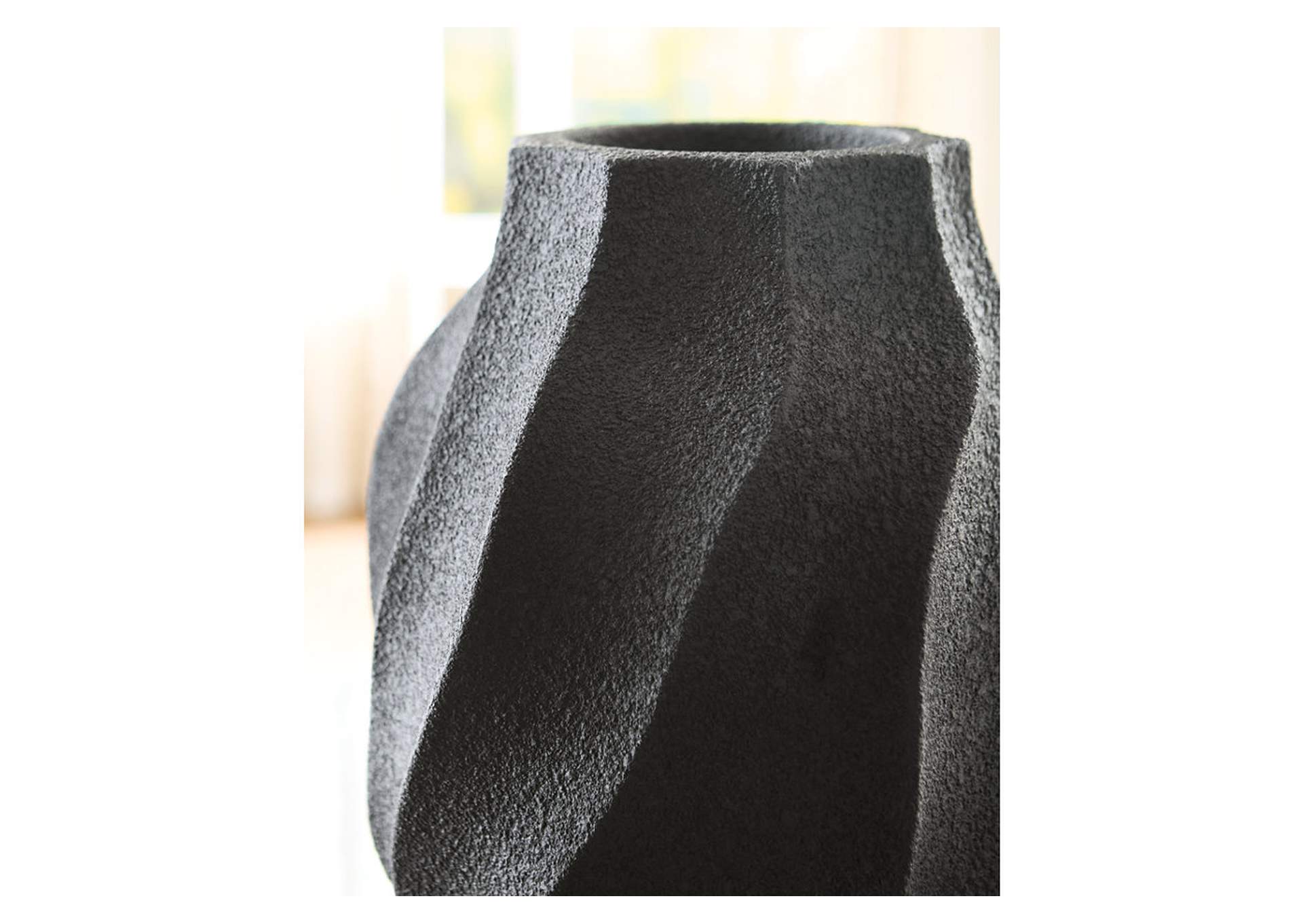 Judworth Vase image 4