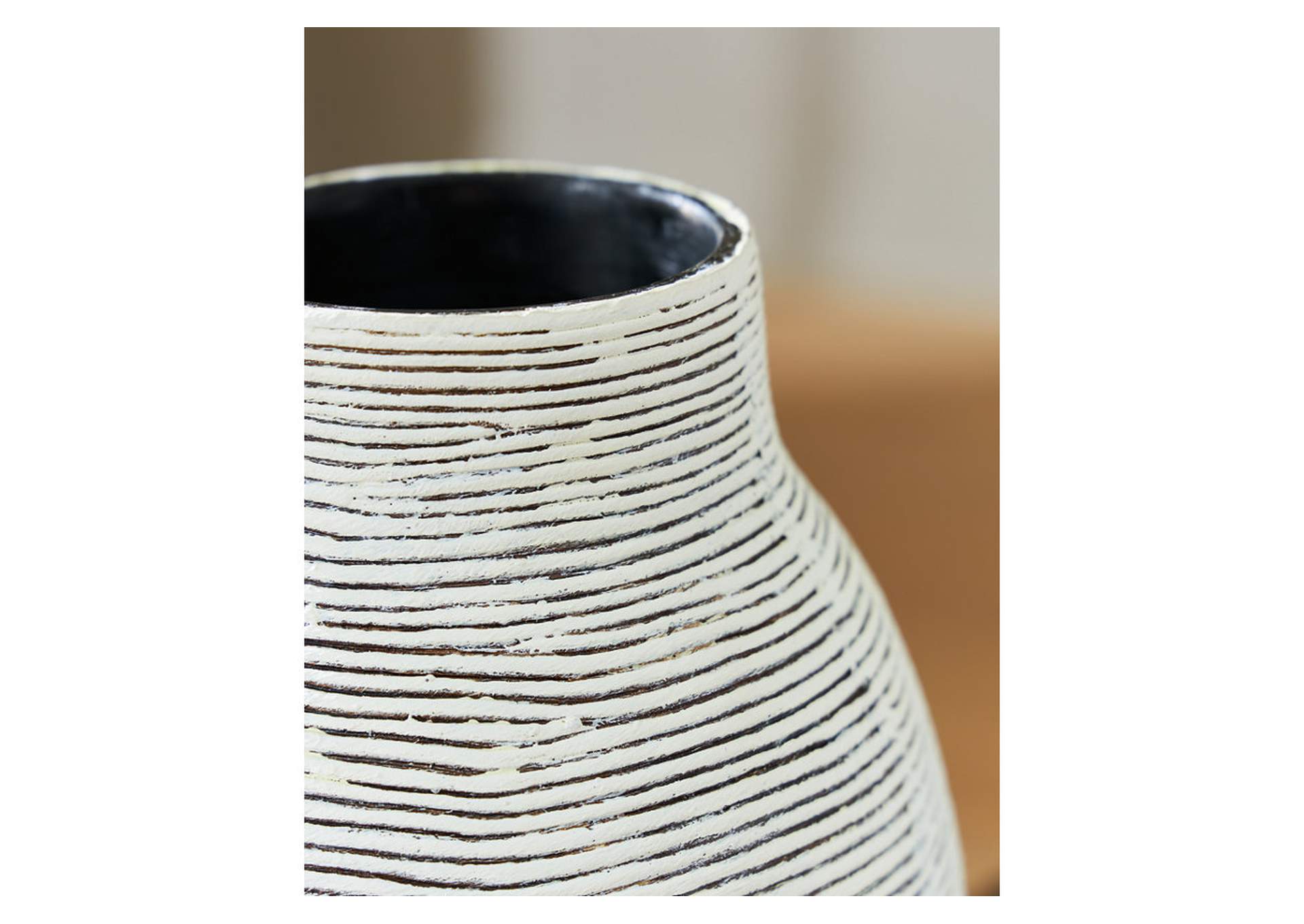 Girtha Vase image 3